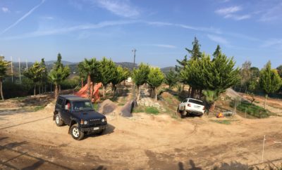 Το ανανεωμένο Attart Off Road Park ανοίγει τις πόρτες του στους επισκέπτες αυτό το Σαββατοκύριακο! Ο ανανεωμένος πολυχώρος, Attart Off Road Park, στην Κερατέα Αττικής, κάνει την πρεμιέρα του αυτό το Σαββατοκύριακο 10 και 11 Νοεμβρίου 2018 από τις 10 π.μ. έως τις 5 μ.μ. έχοντας την δεύτερη πλέον γενιά της οικογένειας Αττάρτ στο τιμόνι της εταιρείας. Από αυτό, αλλά και κάθε Σαββατοκύριακο, το Attart Off Road Park, θα δέχεται όλους όσους αγαπούν την 4κίνηση και τα αντίστοιχα οχήματα τους στη χωμάτινη πίστα με μόνο από 20 ευρώ κόστος συμμετοχής. Ανακαλύψτε τα μυστικά της εκτός δρόμου οδήγησης μέσα από: - Πίστα Off Road με 20 εμπόδια - Νέες διαδρομές για SUV - Σεμινάρια για Off Road εμπειρία - Ενοικίαση οχημάτων 4x4 μέσα στην πίστα Ανανεωμένη ιστοσελίδα! Η νέα σελίδα του Attart Off Road Park, σας προσκαλεί να την ανακαλύψετε αφού έχει ανανεωθεί πλήρως. Έτσι, μπορείτε να βρείτε τις πληροφορίες που ψάχνετε, να δείτε όλες τις υπηρεσίες του πολυχώρου, τα ερχόμενα events, τον τιμοκατάλογο για τη συμμετοχή σας και όλα τα στοιχεία επικοινωνίας. Μπείτε στο www.attartoffroadpark.gr και ανακαλύψτε τη νέα σελίδα και τις δυνατότητές της. Λίγα λόγια για το Attart Off Road Park! Ο χώρος, εμπνευσμένος από τον καταξιωμένο οδηγό Off Road αγώνων, Στέφανο Αττάρτ, έχει προσελκύσει στο παρελθόν και αναμένεται να προσελκύσει περαιτέρω στο μέλλον, τους λάτρεις της Off Road οδήγησης που θα έχουν την ευκαιρία να "παίξουν" στην πίστα του καθώς και να απολαύσουν τον καφέ τους σε ένα εντυπωσιακό περιβάλλον. Ο πολυχώρος Attart Off Road Park, μπορεί να χρησιμοποιηθεί και για εταιρικά events με τη δυνατότητα διοργάνωσης στο χώρο εταιρικών εκδηλώσεων, παρουσιάσεων και άλλων ποικίλων δραστηριοτήτων. Επικοινωνία / Χάρτης Σε λίγα λεπτά από το κέντρο της Αθήνας μπορείτε να βρεθείτε στον πολυχώρο και ξεχάσετε πως βρίσκεστε στην Αττική! Για να φτάσετε στο Attart Off Road Park ακολουθήστε τον παρακάτω σύνδεσμο: https://www.google.com/maps?q=Attart+Off+Road+Park,+%CE%9A%CE%B5%CF%81%CE%B1%CF%84%CE%AD%CE%B1+190+01&ftid=0x14a18ced1ba44ddb:0x19e6cec438c1518d&hl=el-GR&gl=gr&shorturl=1 Για περισσότερες πληροφορίες, ραντεβού και για να εξασφαλίσετε τη θέση σας σε κάποιο event, επικοινωνήστε με την υπεύθυνη του Attart Off Road Park, κα Άννα Αττάρτ: 6978836390 & annaattart@attartoffroadpark.gr