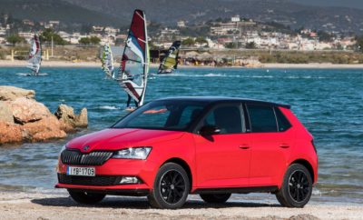 Νέα SKODA FABIA: πλήρης ανανέωση για το δημοφιλές compact • Σχεδιαστική και τεχνολογική ανανέωση για τη SKODA FABIA, σε hatchback και kombi αμαξώματα • Εντυπωσιακά μοντέρνο εσωτερικό με νέο πίνακα οργάνων και νέες επενδύσεις καθισμάτων • Εκτενής χρήση LED για τα συστήματα φωτισμού • Ευρεία γκάμα αποδοτικών και ισχυρών κινητήρων • Κορυφαία συστήματα τεχνολογίας, ασφάλειας και συνδεσιμότητας ήδη από το βασικό εξοπλισμό • Ολοκαίνουργια έκδοση Monte Carlo με έντονο σπορ χαρακτήρα σε εξαιρετική τιμή • Πανελλήνια πρεμιέρα για τη νέα SKODA FABIA στην έκθεση αυτοκινήτου ΑΥΤΟΚΙΝΗΣΗ 2018 Η SKODA FABIA, στην 3η πλέον γενιά της, ανανεώνεται εκ βάθρων και με αιχμή του δόρατος τη Monte Carlo, μία σπορ και με έντονο το χαρακτήρα της εξατομίκευσης έκδοση, φιλοδοξεί – όχι άδικα – να καταλάβει μία κορυφαία θέση στην κατηγορία των compact μοντέλων. Έχοντας ως «προίκα» τις πωλήσεις περισσότερων από 4.000.000 Fabia από όταν λανσαρίστηκε το μοντέλο, το 1999 και την αγορά της Γερμανίας ως την κορυφαία σε δημοφιλία, η νέα Fabia, σε hatchback και kombi αμαξώματα μπαίνει στην αγορά για να προσφέρει το πληρέστερο πακέτο στην κατηγορία. Στις παραδοσιακές αξίες της μάρκας και του μοντέλου ειδικότερα, δηλαδή αξιοπιστία, ευρυχωρία και value for money, έρχονται πλέον να προστεθούν το σύγχρονο design, η προηγμένη τεχνολογία παθητικής και ενεργητικής ασφάλειας, τα πιο σύγχρονα συστήματα συνδεσιμότητας. Παράλληλα, η πρωτοεμφανιζόμενη στη γκάμα έκδοση MONTE CARLO, με έντονα σπορ στοιχεία, προσδίδει το μέγιστο βαθμό εξατομίκευσης που αναζητά ο σύγχρονος αγοραστής ενός μοντέλου της κατηγορίας. Το νέο μοντέλο κάνει την πανελλήνια πρεμιέρα του στην έκθεση αυτοκινήτου ΑΥΤΟΚΙΝΗΣΗ 2018, 10-18 Νοεμβρίου. ΕΞΩΤΕΡΙΚΟ – Ακόμα πιο ξεχωριστή και όμορφη Νέα σχήματα - πιο νεανική και πιο δυναμική εμφάνιση. Μπροστά ξεχωρίζει η νέα μάσκα με κάθετες ράβδους και τα επανασχεδιασμένα φώτα και ο – επίσης νέος – προφυλακτήρας με ενσωματωμένα φώτα ομίχλης. Σε τυπικό στυλ SKODA, οι νέοι προβολείς θυμίζουν κομμένο κρύσταλλο και ολοκληρώνουν τη συνολική εντύπωση υψηλής ποιότητας. Νέα φώτα – Φώτα ημέρας LED ως βασικός εξοπλισμός, προβολείς LED προαιρετικά. Για πρώτη φορά η SKODA FABIA διατίθεται προαιρετικά με προβολείς LED ενώ τα φώτα ημέρας είναι LED και στο βασικό εξοπλισμό. Νέα πίσω φώτα LED είναι επίσης προαιρετικά, δίνοντας ακόμα μεγαλύτερη έμφαση στο τυπικό σχήμα C της SKODA. Τα πίσω φώτα LED ανήκουν στο βασικό εξοπλισμό της έκδοσης MONTE CARLO. Ένας νέος πίσω προφυλακτήρας με ενσωματωμένους ανακλαστήρες χαρίζει στο πίσω μέρος πιο έντονη εμφάνιση. Νέοι τροχοί – ζάντες αλουμινίου με εύρος από 15 έως 18 ίντσες για πρώτη φορά. Η νέα FABIA διαθέτει ζάντες αλουμινίου νέας σχεδίασης. Προαιρετικές στο επίπεδο εξοπλισμού Active, από το επίπεδο εξοπλισμού Style και πάνω ανήκουν στο βασικό εξοπλισμό. Οι ζάντες Vega σε μαύρο γυαλιστερό χρώμα είναι οι πρώτες ζάντες 18 ιντσών για την SKODA FABIA. Οι πελάτες μπορούν να επιλέξουν από ένα σύνολο έξι νέων σχεδίων ζαντών αλουμινίου. Εξατομίκευση – μια νέα ποικιλία διαθέσιμων επιλογών. Η νέα SKODA FABIA προσφέρει αμέτρητες επιλογές εξατομίκευσης – διατίθενται 15 εξωτερικά χρώματα. Το χρώμα Steel Grey διατίθεται αποκλειστικά στην έκδοση MONTE CARLO. Η επιλογή ColourConcept προσφέρει επίσης τη δυνατότητα η οροφή, οι μπροστινές κολόνες (Α), οι πλαϊνοί καθρέφτες και οι προαιρετικοί τροχοί Vigo 16 ιντσών να βαφτούν σε χρώμα αντίθεσης (μαύρο, λευκό ή ασημί). ΕΣΩΤΕΡΙΚΟ – Άφθονοι χώροι, στυλ και δυναμισμός Περισσότερο στυλ – νέες επιφάνειες στο εσωτερικό. Το εσωτερικό της SKODA FABIA συνδυάζει λειτουργικότητα και ατμόσφαιρα ανώτερης ποιότητας. Νέες επενδύσεις καθισμάτων για το επίπεδο εξοπλισμού Ambition και Style, καθώς και για την MONTE CARLO. Η επένδυση δυο αποχρώσεων με ραφές αντίθεσης στα υποβραχιόνια των θυρών και στο κεντρικό υποβραχιόνιο προσδίδει ξεχωριστό χαρακτήρα. Τα καθίσματα διατίθενται με κάλυμμα Suedia/υφασμάτινο κάλυμμα. Σπορ καθίσματα με διακοσμητική ραφή αντίθεσης είναι επίσης πρόσθετος προαιρετικός εξοπλισμός. Νέα χρώματα και ντεκόρ στον επανασχεδιασμένο πίνακα οργάνων. Διατίθενται επίσης περαιτέρω επιλογές εξατομίκευσης, όπως το πακέτο Dynamic (μαύρα σπορ καθίσματα με κάλυμμα Suedia/υφασμάτινο κάλυμμα και κόκκινες ραφές, σπορ πολυλειτουργικό τιμόνι, πεντάλ σε σχεδίαση αλουμινίου, ένα σπορ σασί, μια επιλογή δυο διακοσμητικών επενδύσεων για το ταμπλό, μαύρο εσωτερικό και πάνελ θυρών με κόκκινες ραφές στα υποβραχιόνια). Περισσότερη άνεση – πιο εύκολος χειρισμός για περισσότερη άνεση. Η SKODA ανανέωσε επίσης τα στρογγυλά όργανα στο ταμπλό. Οι ενδείξεις μπορούν τώρα να διαβάζονται ακόμα πιο εύκολα. Ένα άλλο χαρακτηριστικό που διατίθεται ως βασικός εξοπλισμός για το επίπεδο εξοπλισμού Style και την SKODA FABIA MONTE CARLO είναι ο φωτισμός του αποθηκευτικού χώρου της κεντρικής κονσόλας. Τα αποθηκευμένα αντικείμενα πλέον εντοπίζονται πιο εύκολα στο σκοτάδι. Ο χειρισμός των ηλεκτρικών παραθύρων είναι επίσης πιο άνετος. Μετά από μόνο ένα παρατεταμένο πάτημα του αντίστοιχου κουμπιού στο πάνελ της πόρτας, το εκάστοτε πλαϊνό παράθυρο ανοίγει ή κλείνει αυτόματα. Προηγουμένως, αυτή η λειτουργία ήταν διαθέσιμη μόνο για το παράθυρο του οδηγού. Επίσης, είναι εφικτό το άνοιγμα ή το κλείσιμο όλων των ηλεκτρικών παραθύρων ταυτόχρονα, κρατώντας το κουμπί κλειδώματος ή ξεκλειδώματος στο κλειδί τηλεχειρισμού. Περισσότερος χώρος – ευρυχωρία χάρη στην έξυπνη σχεδίαση. Παρά τις συμπαγείς διαστάσεις της με μήκος 3,997 mm και μεταξόνιο 2,470 mm, η SKODA FABIA προσφέρει ευρυχωρία για έως πέντε άτομα. Η έκδοση hatchback προσφέρει έναν από τους μεγαλύτερους χώρους αποσκευών στην κατηγορία μικρών αυτοκινήτων. Η χωρητικότητα των 330 l μπορεί να αυξηθεί έως 1.150 l, αναδιπλώνοντας προς τα κάτω τα πίσω καθίσματα 60:40. Η SKODA FABIA COMBI με μήκος 4.262 mm προσφέρει τον μεγαλύτερο χώρο αποσκευών στην κατηγορία της και έχει χωρητικότητα από 530 έως και 1,395 l. Μεγαλύτερη ευκολία χρήσης – νέα χαρακτηριστικά Simply Clever. Σε τυπικό στυλ SKODA, η ανανεωμένη SKODA FABIA εντυπωσιάζει επίσης με νέα χαρακτηριστικά Simply Clever που κάνουν την καθημερινότητα ακόμα πιο εύκολη. Ένα νέο χαρακτηριστικό είναι η επένδυση διπλής όψης του χώρου αποσκευών: μπορεί να χρησιμοποιηθεί είτε από την ανάγλυφη πλευρά της είτε από την άλλη πλευρά που καθαρίζεται πιο εύκολα. Η SKODA FABIA προσφέρει επίσης μια βάση για tablet και δυο θύρες USB στον πίσω χώρο για τη φόρτιση smartphone ή άλλων συσκευών. Η SKODA FABIA COMBI έχει τώρα έναν αφαιρούμενο φακό LED στον χώρο αποσκευών που φορτίζεται αυτόματα κατά τη διάρκεια της οδήγησης. Ο φακός διαθέτει δυο μαγνήτες. Έτσι μπορεί, για παράδειγμα, να στερεωθεί στο αμάξωμα του οχήματος. ΚΙΝΗΤΗΡΕΣ – Αποδοτικοί, ισχυροί και οικονομικοί Κινητήρες MPI – σημαντικές τεχνικές αλλαγές. Τα ακροφύσια ψεκασμού καυσίμου διασφαλίζουν τώρα πιο αποτελεσματικό ψεκασμό του καυσίμου. Αλλαγές έγιναν στον αισθητήρα οξυγόνου για καλύτερη αναλογία καυσίμου-αέρα. Με άμεσο ψεκασμό ο κινητήρας αποδίδει ισχύ 55 kW (75 PS). Η κατανάλωση καυσίμου και οι εκπομπές ρύπων μεικτού κύκλου του 1.0 MPI των 75 PS είναι 4,8 l ανά 100 km (110 g CO2/km). Κινητήρες TSI – υπερσυμπιεστής και φίλτρο σωματιδίων βενζίνης. Με τους κινητήρες TSI, το καύσιμο ψεκάζεται άμεσα σε υψηλή πίεση. Εκτός από το σύστημα εξαγωγής που περιλαμβάνει τον υπερσυμπιεστή, το σύστημα λαδιού και το σύστημα ψύξης τροποποιήθηκαν επίσης και οι κινητήρες και έγιναν πιο ανθεκτικοί στη θερμότητα, χρησιμοποιώντας νέα υλικά. Τα ηλεκτρονικά συστήματα των κινητήρων προσαρμόστηκαν και τώρα χρησιμοποιείται ένα φίλτρο σωματιδίων βενζίνης που μειώνει την εκπομπή σωματιδίων. Οι κινητήρες TSI αποδίδουν 70 kW (95 PS) και 81 kW (110 PS) αντίστοιχα. Η κατανάλωση καυσίμου και οι εκπομπές ρύπων μεικτού κύκλου της SKODA FABIA COMBI με 1.0 TSI με 95 PS είναι 4,5 l ανά 100 km (103 g CO2/km). Η κατανάλωση καυσίμου και οι εκπομπές ρύπων μεικτού κύκλου του 1.0 TSI με 110 PS και 6-τάχυτο μηχανικό κιβώτιο ταχυτήτων είναι 4,6 l ανά 100 km (105 g CO2/km). Συστήματα μετάδοσης – 7-τάχυτο DSG προαιρετικά για τον πιο ισχυρό κινητήρα TSI. Στον βασικό εξοπλισμό της SKODA FABIA περιλαμβάνεται ένα μηχανικό κιβώτιο ταχυτήτων που μεταδίδει την ισχύ στους μπροστινούς τροχούς. Ο πιο ισχυρός κινητήρας 1.0 TSI με 81 kW (110 PS) διατίθεται με 6-τάχυτο μηχανικό κιβώτιο ταχυτήτων στον βασικό εξοπλισμό και προαιρετικά με 7-τάχυτο DSG. Στο τελευταίο, οι ταχύτητες μπορούν να αλλάζουν τόσο χειροκίνητα όσο και αυτόματα. ΑΣΦΑΛΕΙΑ – Νέα συστήματα υποβοήθησης και φώτα LED Συστήματα υποβοήθησης – διευρυμένη γκάμα χαρακτηριστικών από ανώτερες κατηγορίες οχημάτων. Η γκάμα του εξοπλισμού ασφαλείας μπορεί να επεκταθεί με τον προαιρετικό Προσαρμοστικό Έλεγχο Σταθερής Ταχύτητας, μια κάμερα οπισθοπορείας, αισθητήρες στάθμευσης, Front Assist με ενσωματωμένη λειτουργία φρένου ανάγκης City, ανίχνευση κόπωσης (ειδοποίηση οδηγού), υποβοήθηση φώτων και βροχής, περιοριστή ταχύτητας και έλεγχο συγκράτησης σε ανηφόρα. Τρία ακόμα συστήματα υποβοήθησης – Ανίχνευση τυφλών σημείων, ειδοποίηση πίσω κυκλοφορίας και αυτόματη υποβοήθηση φώτων – είναι τώρα διαθέσιμα στην SKODA FABIA για πρώτη φορά. Ανίχνευση τυφλών σημείων. Η προαιρετική Ανίχνευση τυφλών σημείων αυξάνει την ασφάλεια κατά την οδήγηση σε δρόμους με πολλές λωρίδες κυκλοφορίας και στο προσπέρασμα. Ένα σύστημα ραντάρ παρακολουθεί την κυκλοφορία πίσω και δίπλα από το όχημα και προειδοποιεί τον οδηγό χρησιμοποιώντας LED στους πλαϊνούς καθρέφτες, όταν οχήματα βρίσκονται μέσα στο τυφλό σημείο ή πλησιάζουν γρήγορα από πίσω. Ειδοποίηση πίσω κυκλοφορίας. Χρησιμοποιώντας αισθητήρες ραντάρ στο πίσω μέρος, η ειδοποίηση πίσω κυκλοφορίας της SKODA FABIA παρακολουθεί την κυκλοφορία πίσω από το όχημα, π.χ. όταν ο οδηγός βγαίνει με την όπισθεν από μια θέση στάθμευσης ή μια είσοδο. Μια ηχητική ειδοποίηση και ένα οπτικό σήμα στην οθόνη του οχήματος προειδοποιούν τον οδηγό για πιθανές συγκρούσεις. Αυτόματη υποβοήθηση φώτων. Η αυτόματη υποβοήθηση φώτων μειώνει τον κίνδυνο θαμπώματος άλλων χρηστών του δρόμου με τη μεγάλη σκάλα φώτων. Όταν η μπροστινή κάμερα ανιχνεύσει οχήματα στην αντίθετη κυκλοφορία ή οχήματα μπροστά, το σύστημα πραγματοποιεί αυτόματα εναλλαγή από τη μεγάλη σκάλα φώτων στα φώτα πορείας. Η αυτόματη υποβοήθηση φώτων διατίθεται τόσο για τους προαιρετικούς προβολείς LED όσο και για τα φώτα Η7. Προβολείς – Τεχνολογία LED για πρώτη φορά. Για πρώτη φορά διατίθενται προβολείς LED ως προαιρετικός εξοπλισμός για την SKODA FABIA. Ένα LED χρησιμοποιείται για τα φώτα πορείας και τη μεγάλη σκάλα φώτων, ενώ ένα δεύτερο χρησιμοποιείται για τον φωτισμό των στροφών. Τέσσερα άλλα LED χρησιμοποιούνται για τα φώτα ημέρας και τα φώτα στάθμευσης. Τα φώτα πορείας του νέου συστήματος εκπέμπουν 66% περισσότερο φως από την προηγούμενη ανώτερη έκδοση της γκάμας. Αυτό σημαίνει ότι οι προβολείς LED έχουν σαφώς υψηλότερη απόδοση από τους πιο φωτεινούς προβολείς αλογόνου ενώ ταυτόχρονα χρησιμοποιούν λιγότερη ενέργεια και έχουν μεγαλύτερη διάρκεια ζωής. Εν μέρει, αυτές οι τιμές έχουν ήδη ξεπεραστεί από τους προβολείς αλογόνου που περιλαμβάνονται στον βασικό εξοπλισμό. Διαθέτοντας από έναν λαμπτήρα H7 για τα φώτα πορείας και τη μεγάλη σκάλα φώτων, και φωτεινότερα φώτα ημέρας που αποτελούνται από 4 LED, τα φώτα πορείας παράγουν 39% περισσότερο φως από την προηγούμενη βασική έκδοση. Πίσω φώτα – διαθέσιμα επίσης με τεχνολογία LED. Τα πίσω φώτα διατίθενται επίσης προαιρετικά με τεχνολογία LED – στην SKODA FABIA MONTE CARLO διατίθενται μάλιστα ως βασικός εξοπλισμός. Έξι LED φώτων φρένων λάμπουν φωτεινότερα και χωρίς καθυστέρηση, παρέχοντας βελτιωμένη ασφάλεια. Δυο ακόμα LED στα πίσω φώτα δημιουργούν ένα αιχμηρό "C", τυπικό για τη μάρκα. Οι δυο μονάδες LED εδράζονται πίσω από ένα ειδικό κρύσταλλο αμμοβολής που κάνει τη φωτιζόμενη επιφάνεια να φαίνεται μεγαλύτερη. Η σχεδίαση των πίσω φώτων επιδεικνύει επίσης την τυπική για την SKODA κρυστάλλινη αίσθηση. Η τεχνολογία LED ενισχύει την ενεργητική ασφάλεια και προσφέρει μεγαλύτερη διάρκεια ζωής. Τα φώτα ομίχλης δεν περιλαμβάνονται πλέον στα πίσω φώτα, αλλά τώρα είναι τοποθετημένα κάτω από αυτά. Τα φώτα όπισθεν και τα φλας χρησιμοποιούν τυπικούς λαμπτήρες, ενώ τα φώτα ομίχλης χρησιμοποιούν λαμπτήρες αλογόνου. INFOTAINMENT & CONNECTIVITY – Κορυφαία συνδεσιμότητα Infotainment – Οθόνες 6,5 ιντσών και πληθώρα δυνατοτήτων connectivity. Υπάρχει επιλογή τεσσάρων ηχοσυστημάτων και συστημάτων infotainment για την ανανεωμένη SKODA FABIA. Ακόμα και το βασικό ηχοσύστημα, Blues, προσφέρει διεπαφές USB και καρτών SD, ενώ ο χειρισμός των συστημάτων infotainent Swing, Swing Plus και Amundsen μπορεί να γίνει μέσω μιας οθόνη αφής 6,5 ιντσών. Εξωτερικές συσκευές μπορούν να συνδεθούν μέσω Bluetooth και USB. Τα συστήματα Infotainment Swing Plus και Amundsen υποστηρίζουν επίσης την τεχνολογία SmartLink+ (Apple CarPlay, Android Auto, MirrorLink™ και SmartGate). Το πλέον σημαντικό είναι ότι επιτρέπεται η χρήση εφαρμογών smartphone στην οθόνη του συστήματος Infotainment. Το μοντέλο Amundsen διαθέτει μια δεύτερη διεπαφή Bluetooth και ένα Wi-Fi hotspot. Προαιρετικά, μπορεί επίσης να επωφεληθεί από το Infotainment Online και ο χειρισμός του μπορεί να πραγματοποιηθεί με χρήση φωνητικού ελέγχου. Σε συνδυασμό με τα μοντέλα Swing, Swing Plus και Amundsen, διατίθενται ραδιόφωνο DAB, κάμερα οπισθοπορείας και δυο θύρες USB για τα πίσω καθίσματα ως προαιρετικός εξοπλισμός. Η χρήση ψηφιακού περιεχομένου είναι ιδιαίτερα εύκολη με το σύστημα Infotainment Amundsen σε συνδυασμό με το SKODA Media Command 2.0. Η δωρεάν εφαρμογή της SKODA επιτρέπει τον χειρισμό των λειτουργιών του συστήματος Infotainment σε έως δυο tablet που είναι συνδεδεμένα μέσω Wi-Fi. Με τη νέα λειτουργία γονικού ελέγχου, οι γονείς μπορούν να ελέγχουν τι παρακολουθούν τα παιδιά τους στον πίσω χώρο. Οι συσκευές σε ζεύξη μπορούν επίσης να χρησιμοποιούνται ως τηλεχειριστήριο, π.χ. για τη ρύθμιση της έντασης του ήχου. Επιπλέον, μπορούν να αποσταλούν προορισμοί πλοήγησης στο σύστημα πλοήγησης. Η καλύτερη συνδεσιμότητα στην κατηγορία του – SKODA Connect. Η κινητικότητα δεν είναι απλά η μετακίνηση από το A στο B. Γι’ αυτό, η SKODA Connect προσφέρει για την SKODA FABIA μια συνεχώς αυξανόμενη γκάμα υπηρεσιών που καθιστούν τη ζωή με το αυτοκίνητο πιο εύκολη και πιο ασφαλή. Οι κινητές online υπηρεσίες SKODA Connect αποτελούνται από τα Infotainment Online, Care Connect, καθώς και την κλήση ανάγκης. Μέσω του Infotainment Online, το σύστημα Infotainment Amundsen λαμβάνει online πληροφορίες για την κυκλοφορία σε πραγματικό χρόνο, προγνώσεις καιρού, τιμές βενζίνης και πληροφορίες σχετικά με τις διαθέσιμες θέσεις στάθμευσης. Οι υπηρεσίες Care Connect περιλαμβάνουν τη λειτουργία Προληπτικό Service, καθώς και απομακρυσμένη πρόσβαση στο όχημα. Αν χρειάζεται, το Προληπτικό Service δημιουργεί σύνδεση με την εξυπηρέτηση πελατών ή με ένα συνεργείο. Εδώ, απαντώνται ερωτήσεις ή κλείνονται ραντεβού για Service. Επιπλέον, μετά από μια μοναδική εγγραφή, είναι δυνατή η πρόσβαση στο όχημα, απομακρυσμένα μέσω της διαδικτυακής πύλης SKODA Connect ή της εφαρμογής SKODA Connect (συμπεριλαμβανομένων Smartwatch). Οι πληροφορίες στις οποίες μπορεί να αποκτηθεί πρόσβαση περιλαμβάνουν τη θέση του οχήματος, τη στάθμη καυσίμου και το αν είναι κλειστά τα παράθυρα. Η κλήση ανάγκης μπορεί να πραγματοποιηθεί χειροκίνητα. Ωστόσο, αν έχουν ενεργοποιηθεί τα συστήματα ανάσχεσης, πραγματοποιείται αυτόματη κλήση. ΕΚΔΟΣΗ MONTE CARLO – Εξατομίκευση με πάθος και στυλ Monte Carlo. H αστική περιοχή του πριγκιπάτου του Μονακό είναι συνώνυμη με το lifestyle, την κομψότητα και τους περίφημους αγώνες αυτοκινήτων. Η SKODA FABIA MONTE CARLO συνδυάζει αυτά τα χαρακτηριστικά και, ταυτόχρονα, αποτίει φόρο τιμής στην επιτυχία των αυτοκινήτων SKODA στο θρυλικό Ράλλυ του Monte Carlo. Σε συνδυασμό με το πιο δυναμικό νέο μπροστινό τμήμα, το δημοφιλές σπορ αυτοκίνητο διαθέτει επανασχεδιασμένο μπροστινό σπόιλερ με χείλος δυο τμημάτων και τροποποιημένο πίσω διαχύτη. Τα πίσω φώτα LED είναι βασικός εξοπλισμός. Στο εσωτερικό, νέα υλικά και ραφές σε χρώμα αντίθεσης δίνουν έμφαση στη σπορ και αναβαθμισμένη εμφάνιση. Εξωτερικό – έκδοση με γνώμονα το lifestyle, με σπορ χαρακτήρα. Το όνομα Monte Carlo υποδηλώνει την παράδοση αγώνων αυτοκινήτων. Το Ράλλυ του Monte Carlo, που διοργανώθηκε για πρώτη φορά το 1911, είναι το παλαιότερο γεγονός στο ημερολόγιο του Παγκοσμίου Πρωταθλήματος αυτή τη στιγμή και η ειδική διαδρομή ‘Sisteron’ είναι πλέον θρυλική. Δεν είναι τυχαίο που η SKODA FABIA MONTE CARLO βάζει επίσης πάνω από όλα τον σπορ χαρακτήρα. Το πλαίσιο της επανασχεδιασμένης μάσκας ψυγείου και η οροφή διατίθενται σε σπορ μαύρο χρώμα, όπως και το χείλος δυο τμημάτων του μπροστινού σπόιλερ κάτω από τον μπροστινό προφυλακτήρα, οι εξωτερικοί καθρέφτες και οι βασικοί τροχοί αλουμινίου 16 ιντσών Italia. Ο επανασχεδιασμένος διαχύτης συνεχίζει τις σπορ πινελιές στο πίσω μέρος. Ένα έμβλημα MONTE CARLO κυριαρχεί σε κάθε μια από τις κολόνες Β στα μαρσπιέ των θυρών. Τα πλαϊνά μαρσπιέ διατίθενται σε μαύρο χρώμα. Το συμπαγές χρώμα Steel Grey προορίζεται αποκλειστικά για την SKODA FABIA MONTE CARLO. Επιπλέον, υπάρχει μια επιλογή άλλων δέκα χρωμάτων αμαξώματος. Στον προαιρετικό εξοπλισμό για την SKODA FABIA MONTE CARLO περιλαμβάνεται μια πανοραμική γυάλινη οροφή και μια γκάμα μαύρων τροχών αλουμινίου. Οι τροχοί Torino έχουν διάμετρο 17 ίντσες, οι μαύρες γυαλισμένες ζάντες Vega είναι οι πρώτοι τροχοί 18 ιντσών για την έκδοση hatchback. Η SKODA FABIA MONTE CARLO μπορεί να εξοπλιστεί με οποιονδήποτε από τους κινητήρες της γκάμας. Εσωτερικό – υλικά υψηλής ποιότητας, σπορ και αναβαθμισμένη εμφάνιση. Το μαύρο χρώμα κυριαρχεί επίσης στο εσωτερικό, καθώς χρησιμοποιείται για παράδειγμα για την οροφή, τις κολόνες και την κεντρική κονσόλα. Κόκκινες διακοσμητικές ραφές στα υποβραχιόνια των μπροστινών θυρών και στο μπροστινό κεντρικό υποβραχιόνιο κάνουν πιο ευχάριστη την ατμόσφαιρα. Ο φωτιζόμενος αποθηκευτικός χώρος στην κεντρική κονσόλα είναι νέο στοιχείο. Η εμφάνιση σε ανθρακί του πίνακα οργάνων παραπέμπει επίσης σε πιο αγωνιστικές συνθήκες. Τα καλύμματα δέρματος σε ανθρακί και οι ραφές σε λευκό χρώμα αντίθεσης χαρακτηρίζουν τα σπορ καθίσματα. Τα ραδιόφωνο Blues του βασικού εξοπλισμού παρέχει εξαιρετικής ποιότητας ήχο.   ΤΙΜΟΛΟΓΙΑΚΗ ΠΟΛΙΤΙΚΗ Η νέα SKODA FABIA δεν θα μπορούσε παρά να συνεχίσει τιμολογιακά την παράδοση που έχει κτίσει το μοντέλο: κορυφαίο σε κάθε περίπτωση value for money σε συνδυασμό με ποιότητα κατασκευής και αξιοπιστία, που στην ανανεωμένη έκδοση έχουν εμπλουτιστεί με συναρπαστικό design, άφθονη τεχνολογία και hi-tech συνδεσιμότητα. Οι προτεινόμενες τιμές λιανικής για τη νέα SKODA FABIA έχουν ως εξής: Η νέα SKODA FABIA παρουσιάζεται για πρώτη φορά στο ελληνικό κοινό στην Έκθεση Αυτοκινήτου ΑΥΤΟΚΙΝΗΣΗ 2018, που διοργανώνεται 10-18 Νοεμβρίου στο Ολυμπιακό Ακίνητο Ξιφασκίας, στο παλιό Αεροδρόμιο Ελληνικού. Το μοντέλο τις αμέσως επόμενες μέρες θα βρίσκεται στο δίκτυο της SKODA στην Ελλάδα.