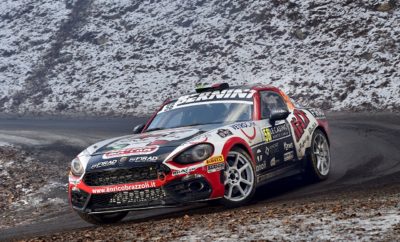 To Abarth 124 Rally ξεκίνησε ιδανικά τις αγωνιστικές υποχρεώσεις του εξασφαλίζοντας τη νίκη στο Rally Monte Carlo στην κατηγορία FIA R-GT. H Bernini Rally Team με πλήρωμα τους Ιταλούς Enrico Brazzoli και Manuel Fenoli κατέκτησαν τη νίκη στην κατηγορία τους. Το σερί νικών συνεχίζεται για το Abarth 124 Rally, το οποίο το 2019 θα συμμετέχει εκτός των άλλων στο Abarth Rally Cup και στο Ευρωπαϊκό Πρωτάθλημα. Ο αγώνας ήταν ιδιαίτερα δύσκολος λόγω του παγετού και των χαμηλών θερμοκρασιών Η αγωνιστική χρονιά του 2019 ξεκίνησε ιδανικά για το Abarth 124 rally, το οποίο στα χέρια του Enrico Brazzoli κατέκτησε την νίκη στην κατηγορία του στο φημισμένο Rally Monte Carlo. Για ακόμα μία χρονιά ο αγώνας αποτέλεσε μία πραγματική πρόκληση, με τους οδηγούς να επιλέγουν ελαστικά με καρφιά για τις περισσότερες ειδικές διαδρομές, ενώ μόνο στο τελευταίο σκέλος που περιλάμβανε και δύο περάσματα του θρυλικού Col de Turini, ήταν εφικτή η επιλογή ελαστικών για στεγνό οδόστρωμα. «Είμαστε πολύ ενθουσιασμένοι. Είναι ένα εξαιρετικό αποτέλεσμα. Σχεδιάσαμε τα πάντα μέχρι την τελευταία λεπτομέρεια και είμαι πολύ περήφανος που καταφέραμε αυτό το αποτέλεσμα στον πρώτο αγώνα μας. Το Abarth 124 rally είναι εξαιρετικά ανταγωνιστικό, αλλά και διασκεδαστικό στην οδήγηση. Οι ειδικές του Monte Carlo είναι πάντα πολύ απαιτητικές, αλλά καταφέραμε να τερματίσουμε στο Monaco χωρίς προβλήματα.» Enrico Brazzoli - Οδηγός της Bernini Rally Team με Abarth 124 rally Ο επόμενος αγώνας για τους Brazzoli - Fenoli και το Abarth 124 rally, είναι στα τέλη Μαρτίου το Rallye Tour de Corse, δεύτερος γύρος του πρωταθλήματος FIA R-GT. Το αγωνιστικό για το 2019 έχει δεχθεί μια σειρά τεχνικών βελτιώσεων που προέκυψαν από την εντατική προσπάθεια του δοκιμαστή της μάρκας Alex Fiorio. Οι μηχανικοί εστίασαν σε όλα τα βασικά εξαρτήματα συμπεριλαμβανομένου του κινητήρα, του κιβωτίου ταχυτήτων και της ανάρτησης, έτσι ώστε να βελτιώσουν την απόδοση, αλλά και τη φιλικότητα του αυτοκινήτου.