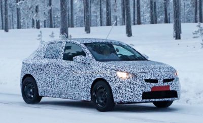 Επαναστατικό: Το επόμενο μικρό μοντέλο της Opel θα λανσαριστεί με σύστημα φωτισμού IntelliLux LED® matrix Προσαρμοζόμενο: Πρωτοποριακή τεχνολογία φωτισμού ‘χωρίς αντανάκλαση’, όπως ακριβώς στα Astra και Insignia Φιλικό προς το περιβάλλον: Έκτη γενιά Corsa με ηλεκτροκίνητη έκδοση Προσιτό: Η Opel προσφέρει κορυφαίες τεχνολογίες για όλους από το 1899 Η Opel θα λανσάρει φέτος την έκτη γενιά Corsa. Από το 1982 που κυκλοφόρησε το πρώτο μοντέλο, το Corsa έχει καταγράψει πωλήσεις άνω των 13,5 εκατομμυρίων μονάδων. Η επόμενη γενιά θα φέρει την επανάσταση στο φωτισμό των μικρών αυτοκινήτων, με την πολυβραβευμένη τεχνολογία φωτισμού IntelliLux LED® matrix. Το νέο Corsa θα διαθέτει για πρώτη φορά το προσαρμοζόμενο ‘glare-free’ full-LED σύστημα προβολέων που έχει εντυπωσιάσει ειδικούς και πελάτες από τότε που λανσαρίστηκε στην τρέχουσα γενιά Opel Astra (Ευρωπαϊκό Αυτοκίνητο της Χρονιάς 2016). Μετά την άφιξή τους στην compact κατηγορία αυτοκινήτων, οι προβολείς matrix (που συνήθως συναντάμε μόνο σε ακριβά, πολυτελή αυτοκίνητα) θα κάνουν ντεμπούτο και στη δημοφιλή κατηγορία B – τη μεγαλύτερη στην Ευρώπη. Ένα ακόμα δείγμα εκδημοκρατισμού τεχνολογίας από την Opel – τη συναρπαστική, προσιτή, Γερμανική μάρκα. «Φέτος, γιορτάζουμε 120 χρόνια στην παραγωγή αυτοκινήτων και κατ’ επέκταση 120 χρόνια γεμάτα καινοτομίες για όλους» δήλωσε ο CEO της Opel, Michael Lohscheller. «Ανέκαθεν κάναμε τις κορυφαίες τεχνολογίες προσιτές σε όλους. Αυτή είναι η αποστολή και η πρόκλησή μας - κάτι που ισχύει ιδιαίτερα για ένα μοντέλο τόσο δημοφιλές όσο το Opel Corsa. Γι’ αυτό θα εφοδιάσουμε τη επόμενη γενιά του bestseller μας με την καλύτερη τεχνολογία φωτισμού – τους προβολείς IntelliLux LED® matrix.» Πελάτες και ειδικοί εγκωμιάζουν την τεχνολογία φωτισμού IntelliLux LED® matrix στη ναυαρχίδα της Opel, το Insignia και στο συμπαγές Astra: το 60% των πελατών του Insignia και το 20% των πελατών του Astra, παραγγέλνουν αυτό το καινοτόμο σύστημα στην Ευρώπη. Περίπου 90.000 νέα αυτοκίνητα Opel εξοπλισμένα με τεχνολογία matrix εισέρχονται στην Ευρωπαϊκή αγορά κάθε χρόνο. Οι προβολείς matrix αυτόματα και συνεχώς προσαρμόζονται στις τρέχουσες συνθήκες κυκλοφορίας και περιβάλλοντος. Τα αντίθετα διερχόμενα και προπορευόμενα οχήματα, αναγνωρίζονται και οι οδηγοί τους δεν «ενοχλούνται» από τη δέσμη φώτων. Η αντανάκλαση περιορίζεται και οι οδηγοί απολαμβάνουν βέλτιστη ορατότητα – αυτό το μοναδικό όφελος θα παρέχεται σύντομα και στη νέα γενιά Opel Corsa. Το νέο Opel Corsa θα είναι πραγματικά ένα ηλεκτρικό αυτοκίνητο για όλους Η Opel θα ξεκινήσει την παραγγελιοληψία για τα δύο ηλεκτροκίνητα μοντέλα της το πρώτο εξάμηνο του 2019 – τη νέα αμιγώς ηλεκτροκίνητη έκδοση της επόμενης γενιάς Corsa, και την plug-in υβριδική ηλεκτρική έκδοση του Grandland X SUV. «Η Opel γίνεται ηλεκτρική!» δήλωσε ο CEO της Opel, Michael Lohscheller. «Αυτό αναγγείλαμε στην παρουσία του στρατηγικού σχεδίου μας PACE! το Νοέμβριο του 2017, και τώρα το υλοποιούμε.» Το Corsa, ειδικότερα, θα δώσει ακόμα μεγαλύτερη ώθηση φέτος στην Opel. Το bestseller, του οποίου η πρώτη γενιά έκανε την παγκόσμια πρεμιέρα της πριν από 37 χρόνια, θα διατίθεται για πρώτη φορά με μία γνήσια ηλεκτρική έκδοση. Ο Lohscheller υπόσχεται ότι η τιμή θα είναι ανταγωνιστική: «Με το νέο Corsa θα κάνουμε την ηλεκτροκίνηση προσιτή σε πολλούς πελάτες – θα είναι πραγματικά ένα ηλεκτρικό αυτοκίνητο για όλους.»
