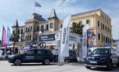 • Η KOSMOCAR-SKODA ήταν ο Official Car Partner στο φετινό Spetsathlon, στο νησί των Σπετσών, που ολοκληρώθηκε με επιτυχία το περασμένο Σαββατοκύριακο, συγκεντρώνοντας ρεκόρ συμμετοχών • Οι Τζένη Μπουλμέτη και Χρήστος Γαρέφης, οι δύο αθλητές της SKODA Team Greece 2019 που συμμετείχαν στους αγώνες, κατέκτησαν μετάλλια μετά από εξαιρετικές εμφανίσεις • Συμμετοχή και της εταιρικής ομάδας της KOSMOCAR, με εργαζόμενους τους εταιρείας να τρέχουν στο 5Κ#charity4sports Run, για στήριξη αθλητών που προετοιμάζονται για τους Ολυμπιακούς και Παραολυμπιακούς Αγώνες του Τόκυο • Tα KODIAQ και KAROQ, τα εντυπωσιακά SUV μοντέλα της SKODA σφράγισαν με την παρουσία τους την επίσημη συμμετοχή της KOSMOCAR-SKODA στο Spetsathlon Με μεγάλη επιτυχία ολοκληρώθηκε το Spetsathlon, στο νησί των Σπετσών, με τη SKODA να εντυπωσιάζει με την παρουσία της, τόσο αγωνιστικά όσο και με τα μοντέλα της. Σε ένα αθλητικό διήμερο που συγκέντρωσε αριθμό συμμετοχών που ξεπέρασε κάθε προηγούμενο, η παρουσία πολλών και σπουδαίων πρωταθλητών, οι εξαιρετικές επιδόσεις αλλά και τα πολλά happenings, επιβεβαίωσαν τον χαρακτηρισμό του Spetsathlon, ως του κορυφαίου ελληνικού αγώνα τριάθλου. Στη φετινή, έβδομη κατά σειρά διοργάνωση, η SKODA είχε ρόλο Official Car Partner με το KODIAQ, το μεγάλο της SUV να έχει ρόλο ουραγού στους ποδηλατικούς αγώνες που διεξήχθησαν, με το πλήρωμά του να φροντίζει για την υποστήριξη των αθλητών. Παράλληλα, ένα KAROQ και ένα επταθέσιο KODIAQ, εκτεθειμένα στην Πλατεία Ποσειδωνίου μπροστά από το ομώνυμο ξενοδοχείο, υποδέχονταν πλήθος ενδιαφερομένων, που ήθελαν να γνωρίσουν από κοντά το «Αυτοκίνητο του 2019» για την Ελλάδα και το πρώτο σε πωλήσεις SUV στην κατηγορία του τη χρονιά που μας πέρασε, αντίστοιχα. Στο φετινό Spetsathlon η KOSMOCAR-SKODA συμμετείχε και με την αγωνιστική της ομάδα, τη SKODA Team Greece 2019. Στους αγώνες έλαβαν μέρος δύο από τους αθλητές της, πραγματοποιώντας εξαιρετική εμφάνιση και ανεβαίνοντας στο βάθρο των νικητών. Η Τζένη Μπουλμέτη κατέκτησε την 1η θέση στις γυναίκες στο Spetses Triathlon Endurance (1500 μ. κολύμβηση, 50 χλμ. ποδήλατο και 10 χλμ. τρέξιμο) ενώ ο Χρήστος Γαρέφης τερμάτισε 3ος στο Spetses Triathlon Sprint (750 μ. κολύμβηση, 25 χλμ. ποδήλατο και 5 χλμ. τρέξιμο). Παρούσα στο Spetsathlon και η εταιρική ομάδα της KOSMOCAR με εργαζόμενους να τρέχουν στον αγώνα δρόμου 5 χλμ. “5Κ#charity4sports Run”, στον οποίο συμμετείχαν άτομα κάθε ηλικίας, με στόχο την οικονομική στήριξη τεσσάρων αθλητών που επιδιώκουν τη συμμετοχή στους Ολυμπιακούς και Παραολυμπιακούς Αγώνες του Τόκυο, το 2020. Με αφορμή τη χορηγία της KOSMOCAR-SKODA στο Spetsathlon, ο κ. Ανδρέας Χαλμπές, Διευθυντής Πωλήσεων & Marketing της KOSMOCAR-SKODA, δήλωσε: «Είμαστε ιδιαίτερα χαρούμενοι που συμμετείχαμε πολύπλευρα σε αυτόν τον τόσο επιτυχημένο θεσμό, σε μία τόσο ιδιαίτερη τοποθεσία. H SKODA ξεκίνησε την ιστορία της με την κατασκευή ενός ποδήλατου, πριν από 120 χρόνια ενώ μόλις πριν λίγες μέρες η SKODA Auto ανακοίνωσε ότι επεκτείνει την – εδώ και 15 χρόνια – χορηγία του Tour de France, του διάσημου ποδηλατικού Γύρου της Γαλλίας, μέχρι το 2023. Μοιραζόμαστε λοιπόν την ίδια αγάπη για τα σπορ, το ποδήλατο, το τρίαθλο και το Spetsathlon μας έδωσε την ευκαιρία να έρθουμε πιο κοντά σε μοντέρνους ανθρώπους, που αγαπούν τον αθλητισμό, τη ζωή στη φύση και έχουν δραστήρια χόμπι, ανθρώπους με τους οποίους η SKODA μοιράζεται το πάθος για δημιουργία και ζωή».