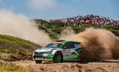 • Μετά το «1-2» στην Πορτογαλία η νέα SKODA Fabia R5 evo παίρνει το maximum των θέσεων στο βάθρο και των βαθμών και στη Σαρδηνία, επαναλαμβάνοντας τη θριαμβευτική εμφάνιση • Η SKODA Fabia R5 evo έκανε το «1-2» τόσο στην κατηγορία WRC 2 Pro όσο και στη γενική της κλάσης RC2 • Οι Kalle Rovanperä - Jonne Halttunen, στη μόλις πρώτη τους συμμετοχή στη Σαρδηνία, έκαναν εντυπωσιακό μα και συνετό αγώνα φέρνοντας τη SKODA Fabia R5 evo στην 1η θέση, μετά από σκληρή μάχη με τους ομόσταυλούς τους • Οι περσινοί πρωταθλητές WRC 2 Jan Kopecky - Pavel Dresler, επίσης με τη νέα SKODA Fabia R5 evo τερμάτισαν στη 2η θέση της WRC 2 Pro • Και στη Σαρδηνία η Fabia R5 evo ήταν το απόλυτο αυτοκίνητο της WRC 2, με έξι Fabia να τερματίζουν μέσα στην πρώτη δεκάδα Το Ράλι της Σαρδηνίας αναδείχθηκε σε έναν ακόμα θρίαμβο για τη SKODA Motorsport. Τρίτη συνεχόμενη νίκη για τον Kalle Rovanperä με την εργοστασιακή SKODA Fabia R5 evo, δεύτερο συνεχόμενο «1-2» για τη SKODA αφού ο Jan Kopecky τερμάτισε στη 2η θέση. Αν και αυτή ήταν η πρώτη φορά που οι Rovanperä/Halttunen συμμετείχαν στη Σαρδηνία, έκαναν έναν ιδιαίτερα συνετό και συνάμα γρήγορο αγώνα, μονομαχώντας επί της ουσίας μόνο με τους Kopecky/Dresler, αφού τα η SKODA Fabia R5 evo και τα πληρώματα της SKODA Motorsport αποδείχθηκαν εκτός συναγωνισμού. Μετά την πολύ επιτυχημένη εμφάνιση στην Πορτογαλία και με δεδομένο ότι το ανάγλυφο των ειδικών διαδρομών της Σαρδηνίας είχε αρκετές ομοιότητες, στην ομάδα της SKODA Motorsport αποφάσισαν να μην αλλάξουν το στήσιμο των αυτοκινήτων αλλά να δώσουν έμφαση στην προετοιμασία των πληρωμάτων. Οποία όμως έκπληξη, οι πρωτοεμφανιζόμενοι στη Σαρδηνία Rovanperä/Halttunen σημείωσαν τον καλύτερο χρόνο στο shakedown, με τους Kopecky/Dresler να βρίσκονται στην 3η θέση, σκορπίζοντας χαμόγελα στην ομάδα και δίνοντας μία πρόγευση του τι θα επακολουθούσε. Και πράγματι, ουσιαστικά μόνο στη μήκους 2 χιλιομέτρων υπερ-ειδική της Πέμπτης, οι Rovanperä και Kopecky δεν ήταν στην πρωτοπορία. Ήδη από την 1η ειδική της Παρασκευής, ξεχύθηκαν μπροστά και κονιορτοποίησαν τον ανταγωνισμό, σε μία άτυπη μάχη μεταξύ τους για την πρώτη θέση. Η μάχη αυτή κράτησε τόσο την Παρασκευή όσο και το Σάββατο, με τα δύο πληρώματα να κάνουν μεγάλες διαφορές από τους διώκτες τους – που κάποια στιγμή έφτασε μέχρι και τα 10’ από το τρίτο πλήρωμα – και να πιέζουν τις SKODA Fabia R5 evo στο όριο. Η πρώτη θέση άλλαξε χέρια μεταξύ τους αρκετές φορές, με τους θεατές στη Σαρδηνία να απολαμβάνουν θέαμα. Στο τέλος των ειδικών του Σαββάτου στην πρώτη θέση ήταν οι Rovanperä/Halttunen και αν και δεν υπήρξαν εντολές από τη SKODA Motorsport, τα δύο πληρώματα συνέχισαν πιο χαλαρά στις μόλις 4 ειδικές της Κυριακής, μη ρισκάροντας, αυξάνοντας παρόλα αυτά τη διαφορά από τους διώκτες τους! Στο τέλος του αγώνα ο Michal Hrabanek, επικεφαλής της SKODA Motorsport δήλωσε περιχαρής: «Το σημαντικό για μας είναι ότι η SKODA Fabia R5 Evo δούλεψε για άλλη μια φορά σαν ελβετικό ρολόι και με το θαυμάσιο αυτό αποτέλεσμα περάσαμε στην πρωτοπορία του πρωταθλήματος». Το πρωτάθλημα διακόπτεται για περισσότερο από ένα μήνα, με τα πληρώματα της SKODA Motorsport όμως να συνεχίζουν τις δοκιμές και την εξέλιξη της Fabia R5 evo. Επόμενος αγώνας, το Ράλι Φινλανδίας, 1-4 Αυγούστου. ΣΗΜΕΙΩΣΗ ΣΥΝΤΑΚΤΗ: Το Ράλι Ιταλίας, διεξάγεται στο νησί της Σαρδηνίας από το 2004. Πριν, ο Ιταλικός γύρος του WRC διεξαγόταν στην περιοχή του θερέτρου Σαν Ρέμο, όπου και είχε πάρει το όνομά του από την δεκαετία του ’70. Διεξάγεται στην βορειοδυτική Σαρδηνία, αποκλειστικά σε χωμάτινες Ειδικές Διαδρομές, οι οποίες εκτός του ότι είναι τεχνικές, άρα απαιτητικές, χαρακτηρίζονται για την στενότητά τους, την υπερβολική σκόνη αλλά την σκληράδα τους συχνά. Χαρακτηριστικά, που σε συνδυασμό με την ζεστή περίοδο του Ιουνίου, δημιουργεί πρόβλημα και πονοκέφαλο σε οδηγούς και ομάδες για την σωστή επιλογή των ελαστικών. Τελικά αποτελέσματα Sardegna Rally (WRC 2 Pro) 1. Rovanperä/Halttunen (FIN/FIN), SKODA FABIA R5 evo, 3:40:51.8 h 2. Kopecky/Dresler (CZR/CZR), SKODA FABIA R5 evo, +24.6sec. 3. Østberg/Eriksen (NOR/NOR), Citroën C3 R5, +8:34.0 sec. 4. Greensmith/Edmondson (GBR/GBR), Ford Fiesta R5, +1:08:12.4 sec. Βαθμολογία Οδηγών WRC 2 Pro (μετά από 8/14 αγώνες) 1. Kalle Rovanperä (FIN), SKODA, 111 points 2. Mads Østberg (NOR), Citroën , 98 points 3. Gus Greensmith (GBR), Ford, 85 points 4. Lukasz Pieniazek (POL), Ford, 74 points 5. Jan Kopecky (CZR), SKODA, 36 points Βαθμολογία Κατασκευαστών WRC 2 Pro (μετά από 8/14 αγώνες) 1. SKODA, 159 points 2. Ford, 159 points 3. Citroën, 98 points