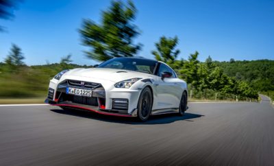 Η Nissan επαναβεβαιώνει για μια ακόμα φορά ότι NISMO + GT-R = εκπληκτική απόδοση ! Επιδεικνύοντας τις συναρπαστικές του δυνατότητες στην EuroSpeedway Lausit της Γερμανίας, το νέο GT-R NISMO 2020 ανεβάζει ακόμα πιο ψηλά τον πήχη στην κατηγορία των supercars. Η γενεαλογία Το Nissan GT-R NISMO 2020 διαθέτει ένα μοναδικό στυλ που αντανακλά την μακροχρόνια αγωνιστική φιλοσοφία του θρυλικού αγωνιστικού οίκου της φίρμας. Έχει αναρίθμητες τεχνολογίες, εμπνευσμένες από τον μηχανοκίνητο αθλητισμό, με γνώμονα τη βελτίωση της απόδοσής του μέσω της εξαιρετικής αεροδυναμικής, της ανάρτησης, των συστημάτων μετάδοσης αλλά και κίνησης, δημιουργώντας ένα απόλυτα ισορροπημένο μηχάνημα οδήγησης που είναι έτοιμο να βγει τόσο στο δρόμο, όσο και στην πίστα! Με νέους αγωνιστικού τύπου στροβιλοσυμπιεστές, βελτιωμένο έλεγχο αλλαγής ταχυτήτων, ελαφρύτερα εξαρτήματα, μειωμένη συνολική μάζα και αναβαθμίσεις στα φρένα, τους τροχούς και τα ελαστικά, το Nissan GT-R NISMO 2020 κατάφερε να μειώσει κατά των 2,5 δευτερόλεπτα τον χρόνο στην πίστα δοκιμών και εξέλιξης της Nissan. Αξίζει να σημειωθεί ότι έχει αυξηθεί και η ήδη εκπληκτική σταθερότητα του μοντέλου σε υψηλές ταχύτητες, που τώρα αγγίζουν τα 300 χλμ / ώρα ! Απολαύστε video με το εκπληκτικό Nissan GT-R NISMO 2020 στο https://youtu.be/7FLGnguSwuo Κατασκευασμένο με τη νοοτροπία του kaizen Η επιδίωξη της τελειότητας απαιτεί επιμονή. Η συνεχής ανάγκη για εξέλιξη και τελειοποίηση, είναι αυτό που στα Ιαπωνικά ονομάζεται kaizen. Το kaizen βρίσκεται στο επίκεντρο του GT-R NISMO, όπως φυσικά και στην νοοτροπία της ομάδας που πλαισιώνει αυτό το εγχείρημα. Οι άνδρες και οι γυναίκες της ομάδας εξέλιξης του GT-R NISMO, διακατέχονται από μια εγγενή περιέργεια και μια νοοτροπία που συνοψίζεται στο "τι θα γινόταν αν…", όταν επανεξετάζουν και την παραμικρή λεπτομέρεια. Οι μικρές βελτιώσεις μπορεί να μην φαίνονται πολύ σημαντικές μεμονωμένα, αλλά όταν συνδυάζονται στο σύνολό τους, η διαφορά γίνεται αντιληπτή. Αυτό είναι το “μεγαλείο” στον χαρακτήρα ενός τέτοιου αυτοκινήτου. Δεν έχει να κάνει μόνο με αριθμούς και επιδόσεις, αλλά με το ολιστικό αποτέλεσμα του πώς το GT-R NISMO γίνεται “προέκταση” του σώματος και του πνεύματος του οδηγού, καθώς το αυτοκίνητο “ζωγραφίζει” σε έναν αγαπημένο δρόμο, ή στην πίστα. Μια κορυφαία ομάδα, υπό την καθοδήγηση του Tamura Ο Hiroshi Tamura, γνωστός ως "Mr. GT-R", βρίσκεται στη Nissan για περισσότερα από τριάντα χρόνια. Έχοντας αφιερώσει την καριέρα του στην εξέλιξη και βελτίωση του GT-R, έχει συμμετάσχει σε σχεδόν κάθε βήμα της εξέλιξης του μοντέλου. Η αγάπη του για το πιο θρυλικό σπορ αυτοκίνητο της Nissan ξεκίνησε αρκετά νωρίς. Στην ηλικία των 10 ετών, είδε τον Takahashi Kunimitsu με το γαλανόλευκο 2000 Skyline GT-R σε ένα επικό φινίρισμα στην βρεγμένη πίστα του Fuji Speedway, κερδίζοντας ισχυρούς, τότε, αντιπάλους όπως το Mazda RX3. Ο Tamura γνώριζε από εκείνη τη στιγμή ότι ήθελε να είναι ένα κομμάτι στο πάζλ των επιτυχιών του GT-R. Σήμερα, ο Tamura εξασφαλίζει ότι το GT-R θα συνεχίσει να εξελίσσεται με το πέρασμα του χρόνου, έχοντας να αντιμετωπίσει έναν οξύ ανταγωνισμό που συμπεριλαμβάνει όχι μόνο μερικά από τα πιο ακριβά supercars, αλλά και σε μερικές περιπτώσεις και hypercars. VR38DETT, τώρα με υπερσυμπιεστές GT3 Ο κινητήρας του GT-R NISMO 2020, γνωστός και ως "VR38DETT," είναι το αποτέλεσμα της τεχνογνωσίας που η NISMO έχει αποκτήσει από τη συμμετοχή της σε πολυάριθμες εκδηλώσεις του μηχανοκίνητου αθλητισμού, σε όλο τον κόσμο. Πλέον διαθέτει ένα ζεύγος υπερσυμπιεστών υψηλής ροής και μεγάλης διαμέτρου, όμοιων με αυτούς της αγωνιστικής έκδοσης του GT3. Οι νέοι υπερσυμπιεστές διαθέτουν φτερωτή τουρμπίνας με 10 πτερύγια (ένα λιγότερο από το τρέχον μοντέλο), όπου το καθένα από αυτά είναι 0,3 χιλιοστά λεπτότερο. Αυτό αντιπροσωπεύει μείωση της μάζας κατά 14,5% και συνεπώς της αδράνειας (24%), επιτρέποντας αύξηση της απόκρισης. Όπως και στην βασική έκδοση του μοντέλου, κάθε κινητήρας GT-R NISMO συναρμολογείται στο χέρι από την αρχή μέχρι το τέλος, σε έναν ειδικό “αποστειρωμένο” χώρο με σχολαστικά εκπαιδευμένους τεχνικούς, ενώ μια πλάκα αλουμινίου προστίθεται στο μπροστινό μέρος του κάθε κινητήρα, που δείχνει το όνομα του τεχνίτη ΤAKUMI που τον δημιούργησε! Το αναβαθμισμένο σύστημα της εξάτμισης από τιτάνιο, διαθέτει τώρα έναν πιο εμφατικό, αλλά όχι ενοχλητικό ηχητικό τόνο, που διαπερνά την καμπίνα. Οι χειροποίητες, “καπνισμένες” απολήξεις, υπογράφουν με τον καλύτερο τρόπο το ελαφρύ σε βάρος σύστημα. Το βελτιωμένο κιβώτιο ταχυτήτων 6 σχέσεων με διπλό συμπλέκτη, όταν τεθεί σε R-mode, επιτυγχάνει αλλαγές πιο δυναμικά, χάρη σε έναν νέο αλγόριθμο για το Adaptive Shift Control (ASC). To ASC επιλέγει την βέλτιστη σχέση για κάθε σενάριο οδήγησης, κάτι που μπορεί να γίνει ιδιαίτερα αισθητό κατά τη διάρκεια της πέδησης και όταν το αυτοκίνητο στρίβει σε γωνίες, προσφέροντας ακρίβεια στον χειρισμό με ταχύτερα “κατεβάσματα” και μειώνοντας την υποστροφή, κατά την είσοδο στην στροφή. Με την ταχύτητα του κινητήρα να διατηρείται σε υψηλότερο ρυθμό χάρη στην εμπλοκή χαμηλότερης σχέσης, η επιτάχυνση βελτιώνεται αισθητά όταν το αυτοκίνητο βγαίνει από την στροφή. Αεροδυναμική, σχεδιασμός και μεγάλη δόση ανθρακονημάτων Με γνώμονα τα οφέλη της αεροδυναμικής , ο σχεδιασμός του GT-R NISMO 2020 έχει υποστεί μια συναρπαστική εξέλιξη. Οι αλλαγές είναι εντελώς λειτουργικές, αυξάνοντας την ψύξη στρατηγικών τμημάτων του αυτοκινήτου όπως τον χώρο του κινητήρα και τα φρένα, χωρίς να επηρεάζουν αρνητικά την τιμή 0,26 του συντελεστή οπισθέλκουσας. Ένας ακόμα τομέας που κάνει ξεχωριστό το GT-R NISMO 2020, είναι η ποσότητα ανθρακονημάτων που φέρει. Χάρη στο συγκεκριμένο υλικό, τα περισσότερα εξαρτήματα είναι ελαφρύτερα σε σύγκριση με το τρέχον μοντέλο, περιλαμβάνοντας τους προφυλακτήρες και τα εμπρός φτερά (-4,5 κιλά), το καπό (-2 κιλά), την οροφή (-4 κιλά), το πορτμπαγκάζ και την πίσω αεροτομή. Ακλουθώντας την φιλοσοφία του kaizen, κάθε επιμέρους στοιχείο έχει βελτιωθεί για να μειώσει το βάρος, να αυξήσει την άντωση και να βελτιώσει την αεροδυναμική. Συνδυαστικά, αυτά τα εξωτερικά μέρη του αυτοκινήτου έχουν οδηγήσει σε μια συνολική εξοικονόμηση βάρους 10,5 κιλών, εκτός της μείωσης των 20 κιλών που επετεύχθησαν από τις αναβαθμίσεις και τα νέα εξαρτήματα. Το πιο σημαντικό κομμάτι εφαρμογής ανθρακονήματος είναι η οροφή. Η νέα οροφή από ανθρακονήματα του GT-R NISMO 2020, “απαλλάσσει” το αυτοκίνητο από ένα σημαντικό βάρος, μειώνοντας παράλληλα το κέντρο βάρους του αυτοκινήτου . Το ίδιο το πάνελ οροφής κατασκευάζεται χρησιμοποιώντας μια παγκοσμίως πρώτη τεχνική που συνδυάζει μια διαδικασία συμπιεσμένης χύτευσης Prepreg με μια πλάκα άνθρακα και μια ελαφριά δομή με “σάντουιτς” σκληρού αφρού. Αυτό δίνει στη δομή του άνθρακα μια πιο σφιχτή και ελαφριά πλέξη, βελτιώνοντας την ηχομόνωση, καθώς και μια εντυπωσιακή εμφάνιση. Στις επιπλέον βελτιώσεις με ανθρακονήματα, συναντώνται και οι αεραγωγοί NACA στο καπό, οι οποίοι τώρα ενσωματώνονται στη σύνθετη δομή. Το αγωνιστικό αυτοκίνητο GT3 GT-R, ενέπνευσε έντονα το σχεδιασμό των νέων μπροστινών φτερωτών του GT-R NISMO 2020. Τώρα διαθέτουν σπορ περσίδες που αυξάνουν την κάθετη δύναμη κατά 7 κιλά, χωρίς να δημιουργούν πρόσθετη οπισθέλκουσα. Τα αεριζόμενα φτερά που έχουν δοκιμαστεί σε αεροδυναμική σήραγγα, συμβάλλουν στην ομαλή ροή του αέρα κατά μήκος του υπόλοιπου αυτοκινήτου και αποτρέπουν τη δημιουργία στροβιλισμού στο πίσω φτερό, προσφέροντας ακόμα μεγαλύτερη σταθερότητα στις υψηλές ταχύτητες. Ως πολύλειτουργικό χαρακτηριστικό, βοηθούν επίσης στην απομάκρυνση του καυτού αέρα, μακριά από τον χώρο του κινητήρα. Στις διαθέσιμες επιλογές χρωμάτων του Nissan GT-R NISMO 2020 περιλαμβάνονται τα Solid Red, Jet Black Pearl, Super Silver Quadcoat και Pearl White Tricoat. Σε όλα τα χρώματα, το αυτοκίνητο διαθέτει μαύρους πλευρικούς καθρέπτες που το διαφοροποιούν από τα άλλα μοντέλα GT-R. Φρένα: Οι δαγκάνες της Brembo “αγκαλιάζουν” τους κεραμικούς ρότορες Η Nissan συνεργάστηκε με τον Ιταλό κατασκευαστή φρένων Brembo για να δημιουργήσει ένα ολοκαίνουργιο πακέτο φρένων για το GT-R NISMO 2020. Οι ειδικές μεγάλες δαγκάνες συνοδεύονται από μεγάλους κεραμικούς ρότορες, τους μεγαλύτερους που έχουν τοποθετηθεί ποτέ σε Ιαπωνικό αυτοκίνητο, διάστασης 410 mm (16,1 ίντσων) εμπρός και 390 mm (15,3 ίντσων) πίσω. Οι εξαπίστονες εμπρός και οι τετραπίστονες δαγκάνες πίσω, είναι εξαιρετικής ακαμψίας. Η ολοκαίνουργια κατασκευή τους βελτιώνει σημαντικά τον χρόνο αντίδρασης των φρένων. Αυτό σημαίνει ότι ο οδηγός έχει ένα πεντάλ φρένου με μεγαλύτερη απόκριση, πιο προοδευτικό, με πλούσια πληροφόρηση που του επιτρέπει να ρυθμίσει με χειρουργική ακρίβεια τη δύναμη της πέδησης, με αποτέλεσμα να μειώνει την ταχύτητα πιο γρήγορα και πιο αποτελεσματικά, χωρίς να “κουράζει” τα φρένα. Το μεγαλύτερο πλεονέκτημα προέρχεται από τη δομή του άνθρακα και του καρβιδίου του πυριτίου, αυτών καθαυτών των ρότορων. Αυτό επιφέρει μια συνολική μείωση 16,3 χιλιόγραμμων στο μη συζευγμένο βάρος. Παράλληλα, η ψύξη του κάθε εμπρόσθιου ρότορα βελτιώθηκε με τη μεταβολή της γωνίας στην οποία είναι τοποθετημένοι οι αεραγωγοί, βοηθώντας έτσι να διοχετευτεί υψηλότερη ροή αέρα προς τα κέντρα τους. Ως τελευταία “πινελιά”, οι δαγκάνες έχουν “βυθιστεί” σε ένα πυράντοχο κίτρινο χρώμα, που όχι μόνο μπορεί να αντέξει θερμοκρασίες πάνω από 1.000 βαθμούς Κελσίου, αλλά είναι ανθεκτικό σε αποχρωματισμό από σκληρή χρήση και επαναλαμβανόμενες διαδρομές με απότομες μεταβολές θερμοκρασιών. Αναβαθμισμένος χειρισμός και σύστημα διεύθυνσης Οι τελευταίες ρυθμίσεις στις αναρτήσεις του GT-R του NISMO 2020, βελτιώνουν τη σταθερότητα στις στροφές (πλευρική G), με αυξημένη απόκριση ταχύτητας και ακόμα καλύτερη ποιότητα κύλισης. Το τιμόνι διαθέτει καλύτερη γραμμικότητα και ακρίβεια από ποτέ, απαιτώντας ελάχιστες διορθώσεις ακόμη και σε ταχύτητες που φτάνουν τα 300 χλμ /ω ! Οι αποκλειστικές σφυρήλατες ζάντες RAIN 20 ιντσών, είναι κατά 100 γραμμάρια ελαφρύτερες και ενσωματώνουν ένα νέο σχεδιασμό εννέα ακτίνων, ενισχύοντας την ακαμψία παρά τη μείωση του βάρους. Το λογότυπο NISMO που έχει εφαρμοστεί με διαμαντοκοπή στο χείλος της κάθε ζάντας, “υπογράφει” με τον καλύτερο τρόπο τον αποκλειστικό χαρακτήρα τους. Τα αμορτισέρ Bilstein DampTronic του αυτοκινήτου ρυθμίστηκαν με πολύ προσοχή τόσο στην επαναφορά (20% πιο μαλακά) όσο και στην συμπίεση (5% πιο μαλακά), λαμβάνοντας υπόψη τη συνολική μείωση του βάρους κατά 30 κιλά. Κατασκευασμένο σύμφωνα με τη νοοτροπία του kaizen, είναι και το σασί του αυτοκινήτου. Με προσοχή και στην παραμικρή λεπτομέρεια, ένας ειδικός τύπος συγκόλλησης μεταξύ των ενώσεων στο σασί και το αμάξωμα, έχει σαν αποτέλεσμα ένα σασί με μεγαλύτερη αντοχή, προσφέροντας μεγαλύτερη ακρίβεια στον χειρισμό, ακόμα και όταν το αυτοκίνητο πιέζεται σκληρά. Καμπίνα που “αγκαλιάζει” τον οδηγό Εντός της καμπίνας, τα εμπρός καθίσματα της Recaro που κατασκευάστηκαν αποκλειστικά για το GT-R NISMO 2020, προσφέρουν ακόμα καλύτερη στήριξη σε οδηγό και συνοδηγό (δεν είναι διαθέσιμα στις Η.Π.Α. και στον Καναδά). Αυτό επιτυγχάνεται μέσω μιας δομής τριών επιπέδων στην οποία οι ίνες του άνθρακα γίνονται “σάντουιτς” με το κυρίως εσωτερικό τμήμα, προκειμένου να βελτιωθεί ο τρόπος στήριξης από την μέση και πάνω. Η προσθήκη μίας εσωτερικής δομής πλαισίου στο κέλυφος του άνθρακα αύξησε τη στρεπτική ακαμψία των καθισμάτων (κατά περίπου 20%), κάτι πολύ σημαντικό όταν ασκούνται πλευρικές δυνάμεις στις στροφές και κατά την πέδηση. Σημαντικό είναι ότι μετά αυτές τις επεμβάσεις, το βάρος κάθε καθίσματος έχει μειωθεί κατά 1,4 κιλά. Την καμπίνα του GT-R NISMO 2020, συμπληρώνει ένας μοναδικός συνδυασμός εσωτερικών χρωμάτων με το χαρακτηριστικό μαύρο δερμάτινο σκούρο NISMO σε κόκκινους τόνους. Οι επενδύσεις των καθισμάτων είναι από κόκκινο σουέτ, ενώ στο τιμόνι, το ταμπλό και την επένδυση οροφής υπάρχει σκούρο γκρι Alcantara.