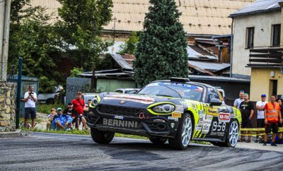 Το Abarth 124 rally κατέκτησε ακόμα μία νίκη στο Ευρωπαϊκό Πρωτάθλημα Ράλι ERC2 με τον Andrea Nucita να κυριαρχεί στο Barum Rally Zlin στην Τσεχία. Με αυτό το αποτέλεσμα ο Nucita ενίσχυσε περαιτέρω την πρωτοπορία του στο Abarth Rally Cup, ενώ πλέον βρίσκεται στη 2η θέση του ERC2. Στο βάθρο βρέθηκε και ο Πολωνός οδηγός Dariusz Polonski που με το Abarth 124 rally συνεχίζει να έχει ελπίδες για την κατάκτηση του Ευρωπαϊκού τίτλου, αλλά και του Abarth Cup. Δεύτερη συνεχόμενη και συνολικά τρίτη για τη χρονιά επιτυχία για το Abarth 124 rally στο Ευρωπαϊκό Πρωτάθλημα Ράλι ERC2, με το Ιταλικό πλήρωμα των Andrea Nucita - Bernardo Di Caro να κατακτούν τη νίκη στο Barum Rally Zlin στην Τσεχία. Με αυτή τη νίκη ο Nucita βρέθηκα ακόμα πιο κοντά στην κορυφή του ERC2 έχοντας πλέον μία διαφορά μόλις 5 βαθμών από τον πρωτοπόρο Juan Carlos Alonso. Οι γρήγορες ειδικές επέτρεψαν στο Abarth 124 rally να δείξει τη δυναμική του κυριαρχώντας στην κατηγορία μπροστά από αγωνιστικά με κίνηση σε όλους τους τροχούς. Στο Abarth Rally Cup, η νίκη του Nucita μεγάλωσε τη διαφορά στους 8 βαθμούς από τον Polonski. Πλέον υπολείπεται μόλις ένας αγώνας για να ολοκληρωθεί το Abarth Rally Cup 2019, το Ράλι Ουγγαρίας στις 8-10 Νοεμβρίου. «Ήταν ένας πολύ δύσκολος αγώνας. Δεν είναι εύκολο να διατηρηθείς στην πρώτη θέση σε τόσο γρήγορους αγώνες. Η νίκη αυτή είναι πολύ σημαντική για την επιτυχία μας και στους δύο θεσμούς που αγωνιζόμαστε.» Andrea Nucita - Abarth 124 rally (Team Bernini Rally) «Δυστυχώς δεν καταφέραμε να κερδίσουμε. Οδηγήσαμε πολύ γρήγορα σε ειδικές που ταιριάζουν με τα χαρακτηριστικά του 124 rally. Το αποτέλεσμα μας κρατά μέσα στη μάχη και θα κάνουμε ότι καλύτερο γίνεται στον τελευταίο αγώνα.» Dariusz Polonski - Abarth 124 rally (Rallyetechnology) Το Abarth 124 rally επιστρέφει στη δράση το επόμενο Σαββατοκύριακο, με τους Ιταλούς Enrico Brazzoli - Manuel Fenoli να αγωνίζονται στο Ράλι Γερμανίας, αγώνα του WRC και του FIA R GT Cup. Ο Brazzoli βρίσκεται στην κορυφή του κυπέλου R GT και έχει τη δυνατότητα να κατακτήσει τον τίτλο μετά από αυτό τον αγώνα. Βαθμολογία του Abarth Rally Cup 1) Nucita - Ferrara (ITA) - 102 βαθμοί 2) Polonski - Sitek (POL) - 94 βαθμοί 3) Monarri - Chamorro (SPA) - 25 βαθμοί 4) Garcia Perez - Diaz Negrin (SPA) & Melegari-Bonato (ITA) - 18 βαθμοί 5) Nitišs- Kulšs (LVA) - 12 βαθμοί