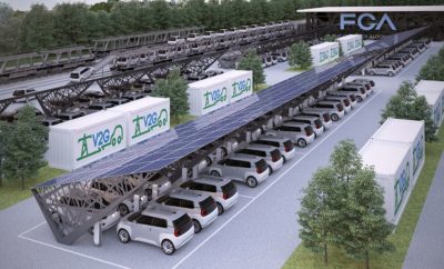 Η FCA σε συνεργασία με την Terna εγκαινιάζουν ένα νέο ερευνητικό κέντρο στο Τορίνο για την εξέλιξη των υπηρεσιών V2G (Vehicle-to-Grid). Οι δοκιμές των νέων υπηρεσιών θα ξεκινήσουν άμεσα. Ο Luigi Ferraris, CEO της Terna, εταιρείας που διαχειρίζεται το δίκτυο διανομής ηλεκτρικής ενέργειας στην Ιταλία και ο CEO της FCA για την περιοχή ΕΜΕΑ, Pietro Gorlier, υπέγραψαν ένα Μνημόνιο Κατανόησης για τη συνεργασία των δύο ομίλων στην έρευνα των υπηρεσιών που αφορούν στα δίκτυα V2G, τα οποία επιτρέπουν τη σύνδεση των ηλεκτρικών και υβριδικών οχημάτων στο κεντρικό δίκτυο διανομής ηλεκτρικής ενέργειας. Η συνεργασία περιλαμβάνει τη κατασκευή ενός πρωτοποριακού εργαστηρίου στο Τορίνο με την ονομασία E-mobilityLab, το οποίο θα επιτρέψει την πραγματοποίηση δοκιμών σχετικών με τις δυνατότητες των ηλεκτρικών οχημάτων να ενταχθούν στα συστήματα V2G και τις σχετικές υπηρεσίες που θα πρέπει να αναπτυχθούν ώστε να γίνει δυνατή η αποδοτική ανταλλαγή ενέργειας ανάμεσα στα οχήματα και το κεντρικό δίκτυο διανομής. Στην έρευνα θα συμμετέχει ένας στόλος ηλεκτρικών οχημάτων, ενώ θα δημιουργηθεί μία περιοχή V2G και μέσα στο βιομηχανικό συγκρότημα Mirafiori της FCA. Όταν τα οχήματα είναι συνδεδεμένα στο σύστημα θα ανταλλάσουν ενέργεια ανάλογα με τις απαιτήσεις ώστε να διασφαλίζουν τη βέλτιστη χρησιμοποίηση της ηλεκτρικής ενέργειας. Η παροχή ηλεκτρισμού στο δίκτυο από τα οχήματα θα βοηθήσει στη σταθεροποίηση του συστήματος και παράλληλα θα μειώσει το συνολικό κόστος χρήσης του αυτοκινήτου. «Αυτή η συμφωνία επιβεβαιώνει το κεντρικό ρόλο της Terna στην έρευνα νέων τεχνολογιών. Η συνεργασία με έναν κορυφαίο όμιλο, όπως είναι αυτός της FCA, μας επιτρέπει να μοιραστούμε τη γνώση μας και να προχωρήσουμε σε ένα νέο, πιο αποδοτικό, πιο ασφαλές και φιλικό προς το περιβάλλον δίκτυο διανομής ηλεκτρικής ενέργειας», δήλωσε ο CEO της Terna, κ. Luigi Ferraris. Από την πλευρά του ο CEO του ομίλου FCA για την περιοχή ΕΜΕΑ, κ. Pietro Gorlier, δήλωσε: «Αυτή η συνεργασία με την Terna έρχεται να πλαισιώσει μια σειρά νέων προϊόντων τα οποία θα παρουσιάσει η FCA στον τομέα της ηλεκτροκίνησης. Οι τεχνολογίες V2G θα βελτιστοποιήσουν τα οφέλη για τους χρήστες των οχημάτων, θα μειώσουν το κόστος χρήσης και παράλληλα με ένα φιλικό προς το περιβάλλον τρόπο θα βελτιώσουν τη λειτουργία και την αποδοτικότητα του συστήματος διανομής ηλεκτρικής ενέργειας.»