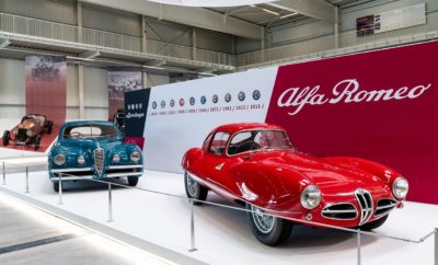 To Technik Museum Sunsheim στη Γερμανία, το οποίο προσελκύει περισσότερους από ένα εκατομμύριο επισκέπτες κάθε χρόνο, φιλοξενεί μία ξεχωριστή έκθεση με 40 εκθέματα από την ιστορία της Alfa Romeo. Η έκθεση περιλαμβάνει θρυλικά αγωνιστικά μοντέλα, αυτοκίνητα παραγωγής, μοναδικά πρωτότυπα, αλλά και μηχανικά μέρη με την υπογραφή της μάρκας που διατηρούνται στο Museo Storico Alfa Romeo - La Macchina del Tempo στο Arese. Μια ξεχωριστή έκθεση με την ονομασία "Mito Alfa Romeo" θα έχουν την ευκαιρία να απολαύσουν οι επισκέπτες του Technik Museum στο Sinsheim της Γερμανίας. Αφιερωμένη στην ιστορία της μάρκας, η έκθεση καταλαμβάνει 3.000τ.μ. και περιλαμβάνει 40 εκθέματα που εκφράζουν την ιστορία, την τεχνολογία και την αγωνιστική κληρονομιά της Ιταλικής εταιρείας. Τα εκθέματα αποτελούν πολύτιμα κομμάτια της συλλογής της FCA Heritage, του οργανισμού που σαν στόχο έχει τη διατήρηση της κληρονομιάς των Ιταλικών μαρκών του ομίλου FCA. Η λίστα δεν περιλαμβάνει μόνο αγωνιστικές κατασκευές όπως η Alfa Romeo SE048SP ή η Alfa Romeo 1900 C2, που έμεινε γνωστή στην ιστορία ως "Disco Volante", αλλά και εξαιρετικά δείγματα του Ιταλικού σχεδιασμού, όπως η Alfa Romeo 6C 2500 Super Sport. Τα αυτοκίνητα πλαισιώνονται από μηχανικά μέρη όπως ένας κινητήρας της Formula 1 ή το πρωτοποριακό σύστημα τετρακίνησης Q4 που χρησιμοποιήθηκε για πρώτη φορά στην Alfa Romeo 156. Η έκθεση παρουσιάζει την ιστορία της Alfa Romeo και εστιάζει στην εξέλιξη της, από το λογότυπο της, έως τις τεχνολογικές καινοτομίες που έχει πετύχει στα 109 χρόνια ζωής της. Το Technik Musuem στο Sinsheim ξεκίνησε τη λειτουργία του το 1981 και σήμερα διατηρεί μία από τις μεγαλύτερες συλλογές μέσων μεταφοράς στην Ευρώπη προσελκύοντας περισσότερους από ένα εκατομμύριο επισκέπτες κάθε χρόνο. Μερικά από τα πιο ξεχωριστά εκθέματα που θα φιλοξενήσει η έκθεση είναι: Alfa Romeo 6C 2500 Super Sport (1947) Γεννημένη το 1939, όπως και οι υπόλοιπες εκδόσεις της 6C 2500, η πορεία της Super Sport διεκόπη από το ξέσπασμα του 2ου Π.Π., με το μοντέλο να γνωρίζει μία δεύτερη νεότητα τα μεταπολεμικά χρόνια. Μέχρι το 1946 η Super Sport ήταν διαθέσιμη μόνο σε σασί, αφήνοντας τους πελάτες να επιλέξουν το αμάξωμα που επιθυμούσαν. Μετά την επανέναρξη των εργασιών κατασκευής στον τιμοκατάλογο προστέθηκε και η επιλογή ενός «πλήρους» αυτοκινήτου, με αμάξωμα σχεδιασμένο από την Touring. Εκτός από τον εντυπωσιακό σχεδιασμό το αυτοκίνητο ξεχώριζε για την υψηλή ποιότητα κατασκευής και τα κορυφαία για την εποχή υλικά. Κίνηση έδινε ένας εξακύλινδρος κινητήρας 2.500 κ.εκ. με 3 καρμπυρατέρ και απόδοση 105 ίππους. Alfa Romeo 1900 C2 "Disco Volante" (1952) Το 1952 μετά την αποχώρηση της από το Παγκόσμιο Πρωτάθλημα της Formula 1, o επικεφαλής ανάπτυξης της Alfa Romeo Orazio Satta Puliga και οι τεχνικοί, σκέφτηκαν να χρησιμοποιήσουν την 1900 σαν βάση ενός αγωνιστικού αυτοκινήτου για την κατηγορία Sport. Παράλληλα αυτή η επιλογή θα ικανοποιούσε και τον εισαγωγέα της μάρκας στην Καλιφόρνια, Max Hoffman, που ζητούσε μία barchetta ικανή να αγωνιστεί στις ΗΠΑ. Η ομάδα της εταιρείας τροποποίησε τον κινητήρα τοποθετώντας αλουμινένιο μπλοκ αυξάνοντας παράλληλα τη χωρητικότητα στα 2 λίτρα. Η ισχύς αυξήθηκε στους 158 ίππους, ενώ η τελική ξεπέρασε τα 220χλμ./ώρα. Το χαλύβδινο σωληνωτό πλαίσιο έντυνε το ελαφρύ αλουμινένιο «φόρεμα» της Carrozzeria Touring. Αρχικά κατασκευάστηκαν δύο διθέσια spider με βάρος μόλις 824 κιλά. Ο φουτουριστικός σχεδιασμός χάρισε στο μοντέλο το προσωνύμιο "Disco Volante" (Ιπτάμενος Δίσκος). Alfa Romeo SE048 SP (1989) & κινητήρας V1035 (1990) Το 1989 η Alfa Romeo με τη βοήθεια της Abarth προετοιμαζόταν κάτω από άκρα μυστικότητα για το Παγκόσμιο Πρωτάθλημα Πρωτοτύπων (Group C). Κατασκευάστηκε ένα πλαίσιο από ανθρακονήματα, ενώ το αμάξωμα ήταν κατασκευασμένο από ανθρακονήματα και Kevlar. Πραγματοποιήθηκαν δοκιμές με διάφορους κινητήρες, συμπεριλαμβανομένου και ενός ατμοσφαιρικού V10, χωρητικότητας 3,5λίτρων (κωδικός V1035) που η Alfa Romeo αρχικά είχε εξελίξει το 1986 για την ομάδα της Ligier στη Formula 1. Το νέο αγωνιστικό αυτοκίνητο πήρε το όνομα SE048 SP -χρησιμοποιώντας τον ονοματολογικό κώδικα της Abarth-, αλλά τελικά δεν αγωνίστηκε ποτέ αφού η εταιρεία ακύρωσε τη συμμετοχή της λόγω και της έλλειψης ενδιαφέροντος από την FIA. Σύστημα τετρακίνησης Q4 (Alfa Romeo 156 Crosswagon 2004) To 2004 η Alfa Romeo ονόμασε Q4 το νέο σύστημα μόνιμης τετρακίνησης, το οποίο χρησιμοποιούσε ένα κεντρικό διαφορικό Torsen για τη διανομή της ροπής στους δύο άξονες. Το σύστημα χρησιμοποιήθηκε στην Alfa Romeo 156 Crosswagon, μια ειδική έκδοση της station έκδοσης του μοντέλου με επιπλέον απόσταση από το έδαφος κατά 6,5εκ. Υπό κανονικές συνθήκες το σύστημα μετέφερε περισσότερη ροπή στον πίσω άξονα. Κατά την επιτάχυνση αυτό το ποσοστό έφτανε το 80%. Ένα από τα σημαντικότερα πλεονεκτήματα του Q4 ήταν ότι μπορούσε να συνεργαστεί εξαιρετικά με τα ηλεκτρονικά συστήματα υποβοήθησης της οδήγησης, όπως τα συστήματα ελέγχου πρόσφυσης (ASR) και ελέγχου ευστάθειας (ESP). Μοντέλο αεροδυναμικής σήραγγας της Alfa Romeo 155 V6 TI (1992) Με την Alfa Romeo 155 V6 TI, η ιταλική μάρκα κυριάρχησε στο Γερμανικό Πρωτάθλημα Τουρισμού (DTM). Το αγωνιστικό έκανε το ντεμπούτο του το 1993, με την Alfa Romeo και τον Nicola Larini να επικρατούν του δυνατού γερμανικού ανταγωνισμού. Κίνηση στην Alfa Romeo 155 V6 TI έδινε ένας ατμοσφαιρικός V6 βενζινοκινητήρας 2.5 λίτρων που απέδιδε περίπου 420 ίππους. Στην έκθεση το κοινό μπορεί να ανακαλύψει το μοντέλο (κλίμακα 1:4) που χρησιμοποιήθηκε για την αεροδυναμική εξέλιξη του αυτοκινήτου.