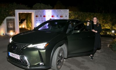 Η Lexus ήταν στο πλευρό της Μαίρης Κατράντζου και του συλλόγου «ΕΛΠΙΔΑ» ως χορηγός του φιλανθρωπικού fashion show που πραγματοποιήθηκε στον ναό του Ποσειδώνα, την Πέμπτη 3 Οκτωβρίου, παρέχοντας τα πρωτοποριακά Self-charging Hybrid οχήματα της για τη μετακίνηση VIP καλεσμένων. Η παγκοσμίως φήμης σχεδιάστρια πραγματοποίησε τη μοναδική αυτή επίδειξη μόδας για να ενισχύσει το έργο του Συλλόγου Φίλων Παιδιών με Καρκίνο «ΕΛΠΙΔΑ», ο οποίος γιορτάζει φέτος 30 χρόνια από την ίδρυσή του. Στη μαγική αυτή βραδιά με φόντο τον ναό του Ποσειδώνα και με τη μουσική του Βαγγέλη Παπαθανασίου, οι παρευρισκόμενοι είχαν την ευκαιρία να δουν τις μοναδικές δημιουργίες υψηλής ραπτικής της Ελληνίδας σχεδιάστριας. Τα αυτοκίνητα της Lexus προσέθεσαν στην εκδήλωση της Μαίρης Κατράντζου μια αισθητική προέκταση του τολμηρού design, εξηλεκτρίζοντας μέρος των μετακινήσεων και προσφέροντας μια μοναδική αίσθηση φιλοξενίας στους διεθνούς φήμης καλεσμένους στην Αθήνα.