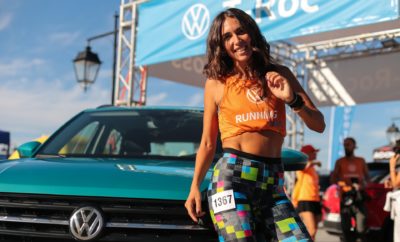 • Η KOSMOCAR-Volkswagen ήταν ο Official Car Partner στο 9ο Spetses Mini Marathon, που διοργανώθηκε με μεγάλη επιτυχία το περασμένο Σαββατοκύριακο στο νησί των Σπετσών • Οι χιλιάδες συμμετέχοντες, από περισσότερες από 42 διαφορετικές χώρες, χάρισαν ένα πρωτόγνωρο παλμό στο νησί του Αργοσαρωνικού, για ένα ολόκληρο τριήμερο • Το μότο «Νίκη είναι η Συμμετοχή» έδωσε την ευκαιρία σε πολύ κόσμο, κάθε ηλικίας, να λάβει μέρος σε αγώνες κολύμβησης και δρόμου, δίπλα σε Ολυμπιονίκες και καταξιωμένους πρωταθλητές και να ευχαριστηθεί το «ευ αγωνίζεσθαι» • Συμμετοχή και της εταιρικής ομάδας της KOSMOCAR, της Volkswagen Running Team, με τους εργαζόμενους της εταιρείας να πλαισιώνονται από αθλητές εγνωσμένης αξίας και να καταλαμβάνουν την 3η θέση στην κατάταξη των εταιρικών ομάδων, ανάμεσα σε περίπου 90 συνολικά συμμετοχές • Ένα Volkswagen e-Golf είχε ενεργό συμμετοχή στους αγώνες δρόμου ενώ ένα T-Roc και ένα T-Cross, σφράγισαν με την παρουσία τους στην Πλατεία Ποσειδωνίου την επίσημη συμμετοχή της KOSMOCAR-Volkswagen Μεγάλη επιτυχία σημείωσε το Spetses Mini Marathon, το 9ο κατά σειρά, που φιλοξενήθηκε στο μαγευτικό νησί των Σπετσών. Στην εφετινή εκδήλωση, που πλέον έχει καθιερωθεί ως θεσμός που ανυπόμονα προσμένει κάθε χρόνο τόσο η τοπική κοινότητα όσο και οι χιλιάδες συμμετέχοντες, ξεχώρισε με την παρουσία της η Volkswagen, ως Επίσημος Χορηγός Μετακίνησης. Ένας στόλος από μοντέλα της μάρκας υποστήριξαν σφαιρικά τη διοργάνωση, τη στιγμή που ένα ηλεκτρικό e-Golf με την οικολογική, εκπομπής μηδενικών ρύπων κυκλοφορία του, φρόντισε για την άρτια διεξαγωγή του αγώνα δρόμου 25 χιλιομέτρων. Παράλληλα, στην Πλατεία Ποσειδωνίου, σημείο αφετηρίας και τερματισμού των αγώνων δρόμου αλλά και κέντρο δράσης του τριημέρου, ένα πανέμορφο T-Cross σε τυρκουάζ χρώμα Makena Blue και ένα εξίσου εντυπωσιακό T-Roc σε Flash Red κόκκινο, μαγνήτισαν το ενδιαφέρον των επισκεπτών του νησιού. Οι τελευταίοι, είχαν την ευκαιρία να λάβουν μέρος σε διαγωνισμό με έπαθλο long week-ends με τα δύο δημοφιλή μοντέλα. Δυναμικό «παρών» στο Spetses Mini Marathon 2019 έδωσε και η Volkswagen Running Team, απαρτιζόμενη από εργαζόμενους της εταιρείας, που ειδικά για την περίσταση είχαν τη συνδρομή και καταξιωμένων αθλητών όπως ο Γιώργος Λουφέκης, ο Γιώργος Ρουκλιώτης και η Νάντια Συντζανάκη αλλά και φίλων της μάρκας όπως η παρουσιάστρια/instagrammer Ευαγγελία Τσιορλίδα και ο ραδιοφωνικός παραγωγός και YouTuber Σπύρος Μαργαρίτης. Στόχος, ήταν κάτι περισσότερο από το μότο της εκδήλωσης, «Νίκη είναι η Συμμετοχή». Κάτι που επετεύχθη και με το παραπάνω, με τη Volkswagen Running Team να διακρίνεται ανάμεσα σε 90 περίπου εταιρικές ομάδες που έλαβαν μέρος και να ανεβαίνει στο τρίτο σκαλί του βάθρου. Σε αυτό φυσικά συνετέλεσαν τα μέγιστα οι επιδόσεις τόσο των Γιώργου Λουφέκη και Νάντιας Συντζανάκη, που τερμάτισαν δεύτεροι σε άντρες και γυναίκες αντίστοιχα, στον αγώνα δρόμου των 25 χιλιομέτρων, όσο και του Γιώργου Ρουκλιώτη, που τερμάτισε τρίτος στον αντίστοιχο των 10 χιλιομέτρων. Με αφορμή τη χορηγία της KOSMOCAR-Volkswagen στο Spetses Mini Marathon 2019, ο κ. Θανάσης Κονιστής, Διευθυντής Πωλήσεων & Marketing της KOSMOCAR-Volkswagen, δήλωσε: «Η Volkswagen, ως μία μάρκα ευρείας αποδοχής και δημοφιλίας, δίνει ένα δυναμικό παρών σε αγωνιστικά δρώμενα που δίνουν την ευκαιρία σε πολύ κόσμο στη χώρα μας να νιώσει τη χαρά της άθλησης μέσα από μαζική συμμετοχή. Σε αυτό το σύνολο εκδηλώσεων για πρώτη φορά συμπεριλάβαμε εφέτος και το Spetses Mini Marathon 2019 και μας χαροποιεί ιδιαίτερα που βλέπουμε τόσες χιλιάδες συμμετοχές, με ανθρώπους κάθε ηλικίας να απολαμβάνουν τους αγώνες.»