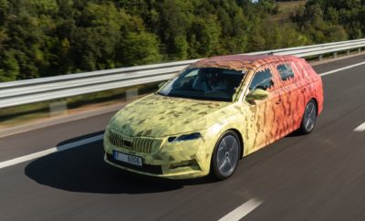 • Η νέα SKODA OCTAVIA θέτει νέα δεδομένα με προηγμένη τεχνολογία και μοντέρνο design