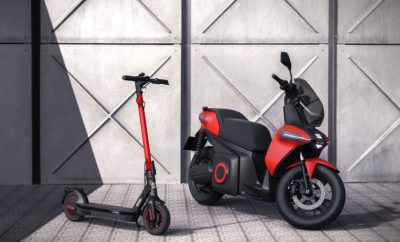 Η επιχειρηματική μονάδα SEAT Urban Mobility θα επικεντρωθεί στην ανάπτυξη λύσεων αστικής κινητικότητας  Η εταιρεία παρουσιάζει το 100% ηλεκτρικό πρωτότυπο e-Scooter  Η SEAT παρουσιάζει το νέο πρωτότυπο e-Kickscooter  Το Barcelona Smart City Expo World Congress ήταν ο χώρος που επιλέχθηκε για την παρουσίαση αυτών των καινοτομιών Κηφισιά, 19/11/2019. Στο πλαίσιο του 9ου Smart City Expo World Congress, σήμερα η SEAT παρουσίασε μία σημαντική εξέλιξη στην στρατηγική της αστικής κινητικότητας με μία τριπλή ανακοίνωση- τη δημιουργία μίας νέα στρατηγικής επιχειρηματικής μονάδας, της SEAT Urban Mobility, την παρουσίαση του νέου της πρωτότυπου e-Kickscooter και του πρώτου ηλεκτρικού πρωτότυπου eScooter στην 70χρονη ιστορία της εταιρείας. Η νέα αυτή επιχειρηματική μονάδα θα ενσωματώσει όλες τις λύσεις κινητικότητας που βασίζονται τόσο στο προϊόν, όσο και στις υπηρεσίες και στις πλατφόρμες και θα λανσάρει στην αγορά το eScooter το 2020. Επιπλέον, στη νέα αυτή μονάδα θα συμπεριληφθεί το νέο πρωτότυπο e-Kickscooter και το οποίο θα συμπληρώσει το σχετικό portfolio που ξεκίνησε με το SEAT EXS το 2018. Η γκάμα των προϊόντων έχει σχεδιαστεί για τους τελικούς πελάτες (ιδιοκτησία) καθώς και για στόλους και για υπηρεσίες κοινής χρήσης. Υπό αυτό το πρίσμα, η SEAT Urban Mobility θα συνεχίσει να συνεργάζεται με τους αντιπροσώπους της πόλης και της δημόσιας διοίκησης για την ανάλυση της καταλληλόλητας ενός οχήματος που έχει κατασκευαστεί για την αστική κινητικότητα όπως το πρωτότυπο SEAT Minimo, το οποίο παρουσιάστηκε στο τελευταίο Mobile World Congress. Η SEAT Urban Mobility θα ενσωματώσει επίσης την Respiro, την πλατφόρμα κοινής χρήσης οχημάτων που σήμερα λειτουργεί στη Μαδρίτη και πρόσφατα στην περιοχή L’Hospitalet de Llobregat. Η Respiro διαθέτει ένα στόλο βιώσιμων οχημάτων που λειτουργούν με συμπιεσμένο φυσικό αέριο (CNG) και σύντομα θα προστεθεί σε αυτόν και το νέο Mii electric. Η νέα επιχειρηματική μονάδα θα διαχειριστεί επίσης την υπηρεσία kicksharing που προσφέρεται από τη SEAT σε συνεργασία με την start-up UFO και θα ενεργοποιηθεί από το SEAT:CODE, το νέο κέντρο ανάπτυξης λογισμικού της εταιρείας. Κατά τη διάρκεια της συνέντευξης τύπου που πραγματοποιήθηκε σήμερα το πρωί, ο Πρόεδρος της SEAT Luca de Meo τόνισε ότι «αυτή η νέα στρατηγική επιχειρηματική μονάδα θα μας επιτρέψει να εστιάσουμε τις προσπάθειές μας στις νέες ανάγκες κινητικότητας των πελατών. Η SEAT είναι το κέντρο της μικροκινητικότητας του Volkswagen Group και χάρη σε αυτή τη νέα μονάδα θα μπορέσουμε να αναπτύξουμε προϊόντα για όλες τις μάρκες του Group, όχι μόνο για την SEAT. Επιπλέον, θα παραδώσουμε υπηρεσίες και λύσεις που σκοπό PRENSA ∙ PREMSA ∙ PRESSE ∙ NEWS ∙ STAMPA ∙ ΔΕΛΤΙΟ ΤΥΠΟΥ Page 2 of 3 έχουν την μείωση του θορύβου, της μόλυνσης και του συνολικού αποτυπώματος στις πόλεις για να βελτιωθεί η ποιότητα ζωής των κατοίκων.» Παρουσίαση του πρωτότυπου SEAT e-Scooter Σήμερα η SEAT παρουσίασε το πλήρως ηλεκτρικό πρωτότυπο e-Scooter με ένα συμπαγή σχεδιασμό που βασίζεται σε στιλιζαρισμένα γεωμετρικά σχήματα. Η τελική έκδοση της μοτοσυκλέτας θα κυκλοφορήσει στην αγορά το 2020 και θα είναι διαθέσιμη τόσο για ιδιώτες όσο και για υπηρεσίες στόλων κοινής χρήσης. Η SEAT έχει μία συμφωνία συνεργασίας με τον κατασκευαστή scooter Silence, με έδρα τη Βαρκελώνη, που θα κατασκευάζει τα e-Scooter στις εγκαταστάσεις του στο Molins de Rei που βρίσκεται ανάμεσα στη Βαρκελώνη και το Martorell. Ο νέος επικεφαλής του Urban Mobility της SEAT, Lucas Casasnovas, δήλωσε ότι «έχουμε σκοπό να γίνουμε ένας σύμμαχος των πόλεων και το πρωτότυπο SEAT e-Scooter είναι η απάντηση στη ζήτηση του κοινού για μία πιο ευέλικτη κινητικότητα. Η συνεργασία μας με τη Silence είναι ένα παράδειγμα για το πώς η συνεργασία μεταξύ εταίρων μας βοηθάει να είμαστε πιο αποδοτικοί». Το πρωτότυπο e-Scooter είναι εξοπλισμένο με ένα κινητήρα 7 kW, με στιγμιαία μέγιστη ισχύ 11 kW (14,8 hp), που ισοδυναμούν σε 125cc και το οποίο διαθέτει στιγμιαία ροπή κινητήρα 240 Nm. Το scooter έχει μέγιστη ταχύτητα τα 100 km/h και επιταχύνει στα 50 km/h σε μόλις 3,8 δευτερόλεπτα. Επιπλέον, η οδηγική αυτονομία με μία φόρτιση φτάνει τα 115 χιλιόμετρα, σύμφωνα με τα αποτελέσματα της δοκιμής WMTC. Η μπαταρία μπορεί να αφαιρεθεί και να φορτιστεί εύκολα σε οικιακούς ή σε δημόσιους σταθμούς φόρτισης με ένα εκτιμώμενο κόστος για όλους τους πελάτες μόλις €0,70 για κάθε 100 χιλιόμετρα. Επίσης, το πρωτότυπο e-Scooter έχει επιπλέον αποθηκευτικό χώρο για δύο κράνη κάτω από το κάθισμα, είναι συνδεδεμένο και οι χρήστες μπορούν να ελέγξουν το επίπεδο φόρτισης της μπαταρίας ή την τοποθεσία μέσω μίας εφαρμογής στο κινητό. Νέο πρωτότυπο SEAT e-Kickscooter Η εταιρεία παρουσίασε επίσης ένα πρωτότυπο της νέας γενιάς e-Kickscooter στο Smart City Expo World Congress. Αυτή η νέα έκδοση φτάνει μέχρι και τα 65 km αυτονομίας, διαθέτει δύο ανεξάρτητα συστήματα πέδησης και πολύ μεγαλύτερη χωρητικότητα μπαταρίας που φτάνει τα 551 Wh. Οι πωλήσεις της τρέχουσας έκδοσης, του SEAT EXS που παρουσιάστηκε το 2018, ξεπέρασαν συνολικά τις 10.000 μονάδες. DGT 3.0: Το συνδεδεμένο αυτοκίνητο στην υπηρεσία της οδικής ασφάλειας Η SEAT παρουσίασε επίσης την πρωτοβουλία DGT 3.0 στο εκθεσιακό της περίπτερό στο Smart City Expo World Congress, ένα πιλοτικό πρόγραμμα σε συνεργασία με την Ισπανική Αρχή Κυκλοφορίας που επιτρέπει στα αυτοκίνητα να επικοινωνούν με τους φωτεινούς σηματοδότες και τους πίνακες μηνυμάτων στους αυτοκινητόδρομους σε πραγματικό χρόνο, με κύριο σκοπό τη βελτίωση της κυκλοφοριακής ροής και της οδικής ασφάλειας καθώς και την εμπειρία χρήσης κατά την οδήγηση. Η SEAT έχει εντατικοποιήσει σταθερά τη δέσμευσή της στην αστική κινητικότητα τα τελευταία χρόνια και τώρα αποτελεί μια επιχειρηματική μονάδα κλειδί για την εταιρεία, ξεκινώντας με την αγορά της Respiro, το λανσάρισμα του e-Kickscooter, του πρωτότυπου SEAT Minimó και τώρα με την παρουσίαση του πρώτου πρωτότυπου e-Scooter στην ιστορία της μάρκας. Το Smart City Expo World PRENSA ∙ PREMSA ∙ PRESSE ∙ NEWS ∙ STAMPA ∙ ΔΕΛΤΙΟ ΤΥΠΟΥ Page 3 of 3 Congress, που πραγματοποιείται από σήμερα έως την επόμενη Πέμπτη στη Βαρκελώνη αποτελεί το σκηνικό για τις τελευταίες καινοτομίες της SEAT. Η SEAT είναι η μοναδική εταιρεία που σχεδ