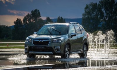 • Το Subaru Forester e-BOXER κερδίζει την κορυφαία διάκριση στην κατηγορία Small Off-Road/MPV από τον Euro NCAP*1 • Πρόκειται για την 2η διάκριση “Best in Class” της Subaru από τον Euro NCAP • Το νέο Forester e-BOXER πέτυχε την υψηλότερη μέχρι τώρα βαθμολογία σε αυτή την κατηγορία*2 στη δοκιμή προστασίας παιδιών. Το ολοκαίνουργιο Subaru Forester e-BOXER (ευρωπαϊκών προδιαγραφών) κέρδισε την κορυφαία διάκριση "Best in Class του 2019" στην κατηγορία των μικρών off-road / MPV, ένα βραβείο που δίνεται στο μοντέλο με τις καλύτερες επιδόσεις σε δοκιμές ασφαλείας κάθε κατηγορίας από τον Ευρωπαϊκό Οργανισμό Euro NCAP. Αυτό σηματοδοτεί τη δεύτερη φορά που η Subaru λαμβάνει αυτή την διάκριση, μετά από τα SUBARU XV και Impreza, που είχαν βραβευτεί με "Best in Class 2017" στην κατηγορία Small Family Car. Το ολοκαίνουργιο Subaru Forester e-BOXER έλαβε τα μέγιστα πέντε αστέρια με εξαιρετικές βαθμολογίες και στις τέσσερις περιοχές αξιολόγησης (Ενήλικος Επιβάτης, Παιδί Επιβάτης, Ευάλωτοι Χρήστες Δρόμου, Υποβοήθηση Ασφάλειας), επιτυγχάνοντας την υψηλότερη βαθμολογία στην κατηγορία του για «Το πρωτόκολλο αξιολόγησης Euro NCAP 2019». Σε παγκόσμιo επίπεδο, αυτή η πέμπτη γενιά Forester έχει επαινεθεί με σημαντικά βραβεία: στην Ιαπωνία, το Forester κέρδισε το πρώτο βραβείο JNCAP*3 στο πρόγραμμα αξιολόγησης επιδόσεων νέου μοντέλου, στο πρόγραμμα αξιολόγησης επιδόσεων ασφάλειας σύγκρουσης για το 2018 (JNCAP)*4 και την υψηλότερη βαθμολογία του ASV +++ (Advanced Safety Vehicle Triple Plus) το 2019. Το βραβείο Grand Prix 2018-2019 στην αξιολόγηση επιδόσεων ασφάλειας σύγκρουσης JNCAP σηματοδοτεί τη δεύτερη νίκη για τη Subaru μετά το βραβείο Grand Prix για Impreza και SUBARU XV στην αξιολόγηση 2016-2017.