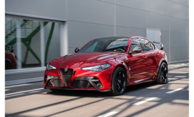 110 χρόνια από την ίδρυση της, η Alfa Romeo, ανανεώνει το θρύλο της επιστρέφοντας στις ρίζες της και φέρνοντας στη ζωή ένα σημείο αναφοράς για το χώρο του αυτοκινήτου: Την Giulia GTA. Από τεχνική σκοπιά η Giulia GTA εμπνέεται από την Giulia GTA του 1965: η “Gran Turismo Alleggerita” εξελίχθηκε με βάση την Giulia Sprint GT που γνώρισε τεράστια επιτυχία σε παγκόσμιο επίπεδο. Η σύγχρονη Giulia GTA βασίζεται στην Giulia Quadrifoglio και εφοδιάζεται με μια ακόμα πιο ισχυρή έκδοση του V6 Bi-Turbo κινητήρα των 2,9 λίτρων απόδοσης 540 ίππων. Παράλληλα η εκτεταμένη χρήση υπερ-ελαφρών υλικών μείωσε το βάρος κατά 100 κιλά σε σχέση με τη συμβατική έκδοση με αποτέλεσμα την κορυφαία αναλογία 2,82 κιλών/ίππο. Παράλληλα εξελίχθηκαν ειδικές ρυθμίσεις για την αεροδυναμική και τη συμπεριφορά του μοντέλου. Δίπλα στην GTA έρχεται και η GTAm, η οποία είναι μια 100% νόμιμη για χρήση στο δρόμο έκδοση της GTA που όμως εφοδιάζεται με δύο αγωνιστικά καθίσματα, roll bar και αγωνιστικές ζώνες 6 σημείων. Οι Alfa Romeo GTA και GTAm θα παραχθούν σε μόλις 500 πιστοποιημένες μονάδες, ενώ τους τυχερούς αγοραστές του περιμένει μια μοναδική εμπειρία. Ένα από τα ιδιαίτερα χαρακτηριστικά της Alfa Romeo που φέτος συμπληρώνει 110 χρόνια ιστορίας, είναι η ικανότητα της να εκπλήσσει το κοινό και να ανανεώνεται συνεχώς, διατηρώντας όμως αναλλοίωτο το DNA της. Για ακόμα μία φορά, η Alfa Romeo, αναστατώσει το κοινό παρουσιάζοντας ένα αυτοκίνητο που αποτελεί φόρο τιμής σε ένα από τα πλέον εμβληματικά μοντέλα της μάρκας: την Alfa Romeo Giulia GTA. Τα αρχικά που φέρνουν ρίγη συγκίνησης: GTA Το αρκτικόλεξο GTA εμφανίστηκε για πρώτη φορά στην Giulia Sprint GTA του 1965, μια ειδική έκδοση με βάση την Sprint GT και «μεταφράζεται» σε “Gran Turismo Alleggerita”, με την τελευταία λέξη να αποτελεί τον ιταλικό όρο για το «ελαφρωμένη». Στην GTA το αμάξωμα της Giulia Sprint GT αντικαταστάθηκε με ένα όμοιο, αλλά κατασκευασμένο από αλουμίνιο με το συνολικό βάρος να μειώνεται από τα 950 στα 745 κιλά. Παράλληλα ο κινητήρας των 1.570κ.εκ. με τους διπλούς εκκεντροφόρους από την ήδη υψηλή για την εποχή απόδοση των 115 ίππων, χάρη στην «εκγύμναση» που δέχθηκε από τους μηχανικούς της Autodelta, την επίσημη αγωνιστική ομάδα της Alfa Romeo, έφτασε τους 170 ίππους. Η επιτυχία του μοντέλου στους αγώνες δεν άργησε να έρθει και η GTA σύντομα κατέκτησε εκατοντάδες νίκες σε όλο τον κόσμο. Παράλληλα ενίσχυσε την εικόνα συνολικά της γκάμας και ήταν τόσο πετυχημένο που το κοινό συνδύασε το όνομα GTA με κάθε σπορ Alfa Romeo. Ο θρύλος επιστρέφει Σήμερα η μάρκα φέρνει ένα δώρο για όλους τους φίλους της Alfa Romeo, μια σύγχρονη Giulia GTA. Το μοντέλο ξεχωρίζει αμέσως με μια σειρά χαρακτηριστικών που αφορούν στην εμφάνιση, αλλά και στις επιδόσεις. Οι μηχανικοί της μάρκας έθεσαν σαν στόχο τη βελτίωση της αεροδυναμικής και της συμπεριφοράς, αλλά πάνω απ’ όλα τη μείωση του βάρους, όπως έγινε και στην περίπτωση της Giulia GTA του 1965. Τα ενεργά αεροδυναμικά βοηθήματα εξελίχθηκαν με βάση και την εμπειρία που προέκυψε από την εμπλοκή της εταιρείας στην Formula 1, ενώ νέος είναι ο διαχύτης, αλλά και οι τροχοί των 20 ιντσών με το κεντρικό μπουλόνι. Τα μετατρόχια εμπρός και πίσω αυξήθηκαν κατά 50χλστ., ενώ εξελίχθηκε ένα νέο σετ αμορτισέρ-ελατηρίων. Ειδικότερα στην έκδοση GTAm, η αεροδυναμική βελτίωση έφτασε σε ακόμα πιο προχωρημένο επίπεδο με μεγαλύτερα αεροδυναμικά στοιχεία στο εμπρός και πίσω μέρος. Σε επίπεδο επιδόσεων ο αλουμινένιος V6 Bi-Turbo των 2,9 λίτρων, μετά τις επεμβάσεις τον μηχανικών αύξησε την απόδοση του από τους 510 στους 540 ίππους, χάρη και στο νέο σύστημα εξαγωγής της Akrapovič από τιτάνιο. Στο εσωτερικό εκτεταμένη είναι η χρήση Alcantara®, ενώ στην έκδοση GTAm έχει αφαιρεθεί το πίσω κάθισμα, οι επενδύσεις στις πόρτες και έχει τοποθετηθεί roll bar. Κορυφαία αναλογία κιλών/ίππων Η δύναμη δεν είναι αρκετή για να εγγυηθεί υψηλές επιδόσεις. Μέσω της εκτεταμένης χρήσης ελαφρών υλικών, όπως είναι τα ανθρακονήματα, το αλουμίνιο και το Lexan οι μηχανικοί κατάφεραν να μειώσουν το βάρος κατά 100 κιλά. Με συνολικό βάρος 1.520 κιλά και την αύξηση της ιπποδύναμης στους 540 ίππους, η Giulia GTAm έχει αναλογία 2,82 κιλά/ίππο προσφέροντας καταιγιστικές επιδόσεις (0-100χλμ./ώρα σε 3,6δλ.). Για 500 τυχερούς… Η Alfa Romeo GTA και η σκληροπυρηνική GTAm θα παραχθούν σε μόλις 500 αντίτυπα, καθιστώντας τις δύο εκδόσεις άμεσα συλλεκτικές. Η μοναδική εμπειρία για τον αγοραστή δεν θα περιορίζεται μόνο κατά την οδήγηση της GTA ή της GTAm. Για τη διαδικασία αγοράς ένας εξειδικευμένος Brand Ambassador θα συνοδεύει τον τυχερό αγοραστή, ο οποίος θα παραλαμβάνει ένα ειδικό kit που θα περιλαμβάνει ένα συλλεκτικό κράνος της Bell στα χρώματα της GTA, ένα πλήρες αγωνιστικό σετ ρουχισμού της Alpinestars και μια επίσης προσωποποιημένη κουκούλα για την προστασία του αυτοκινήτου του. Και για το τέλος το καλύτερο, ένα ειδικό σεμινάριο οδήγησης από το Alfa Romeo Driving Academy!